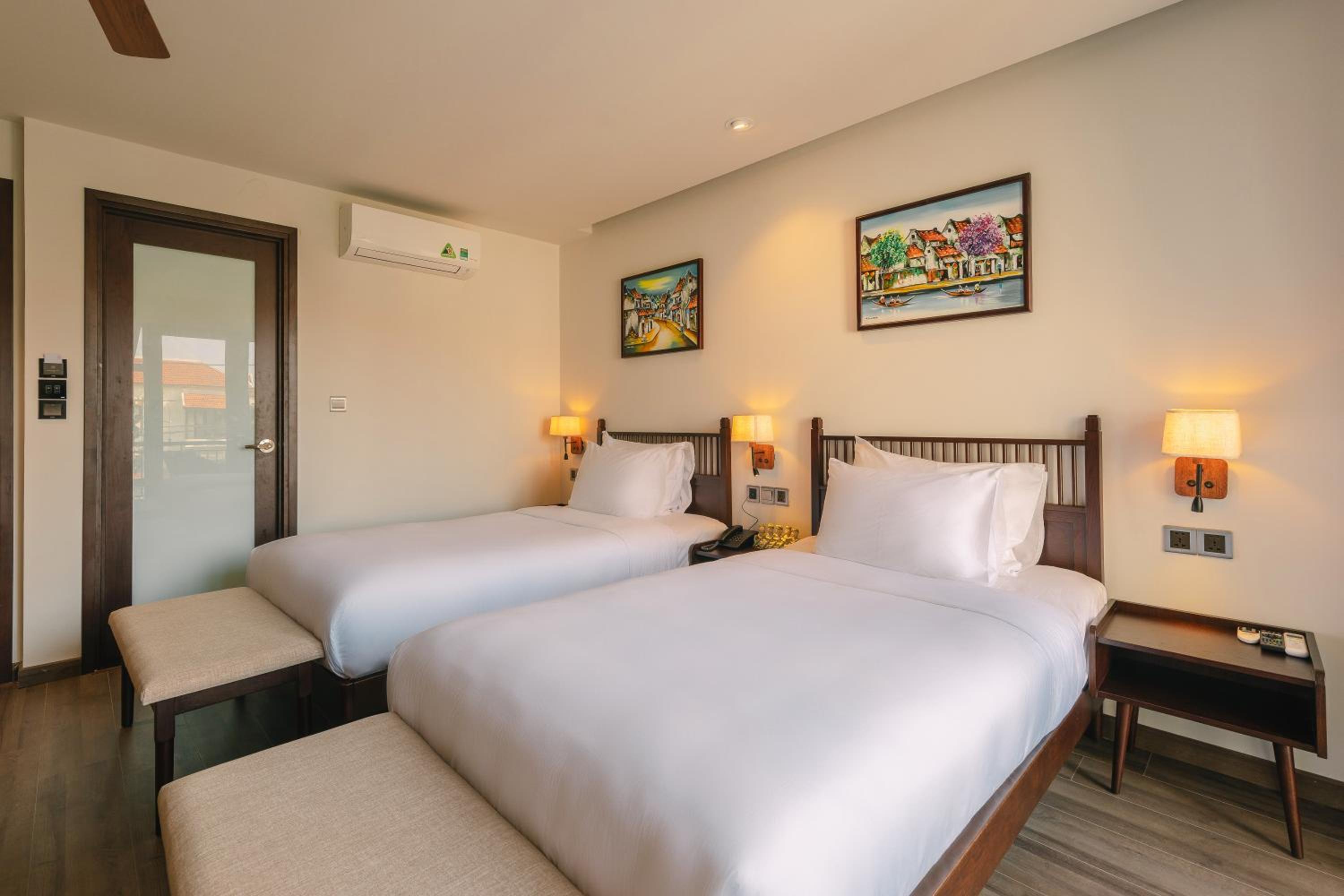 Twin Room with Balcony - Photo 1