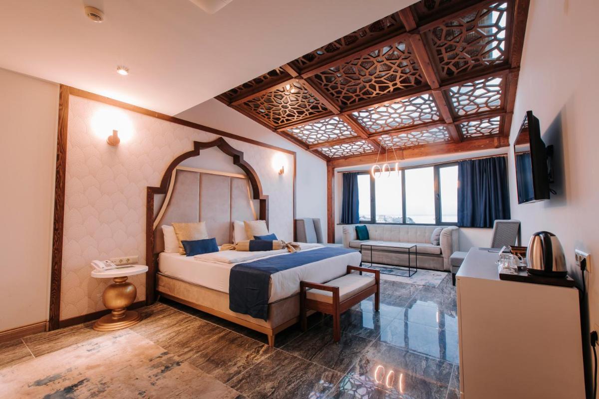 King Suite with Sea View photo 3