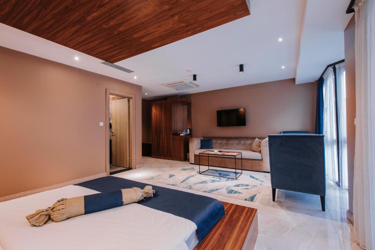 Junior Suite with Mountain View photo 2