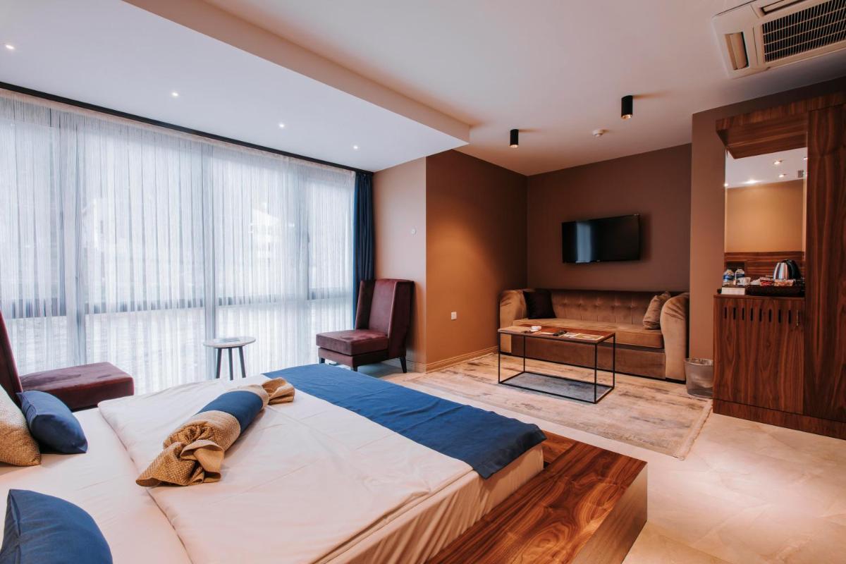 Junior Suite with Mountain View photo 3