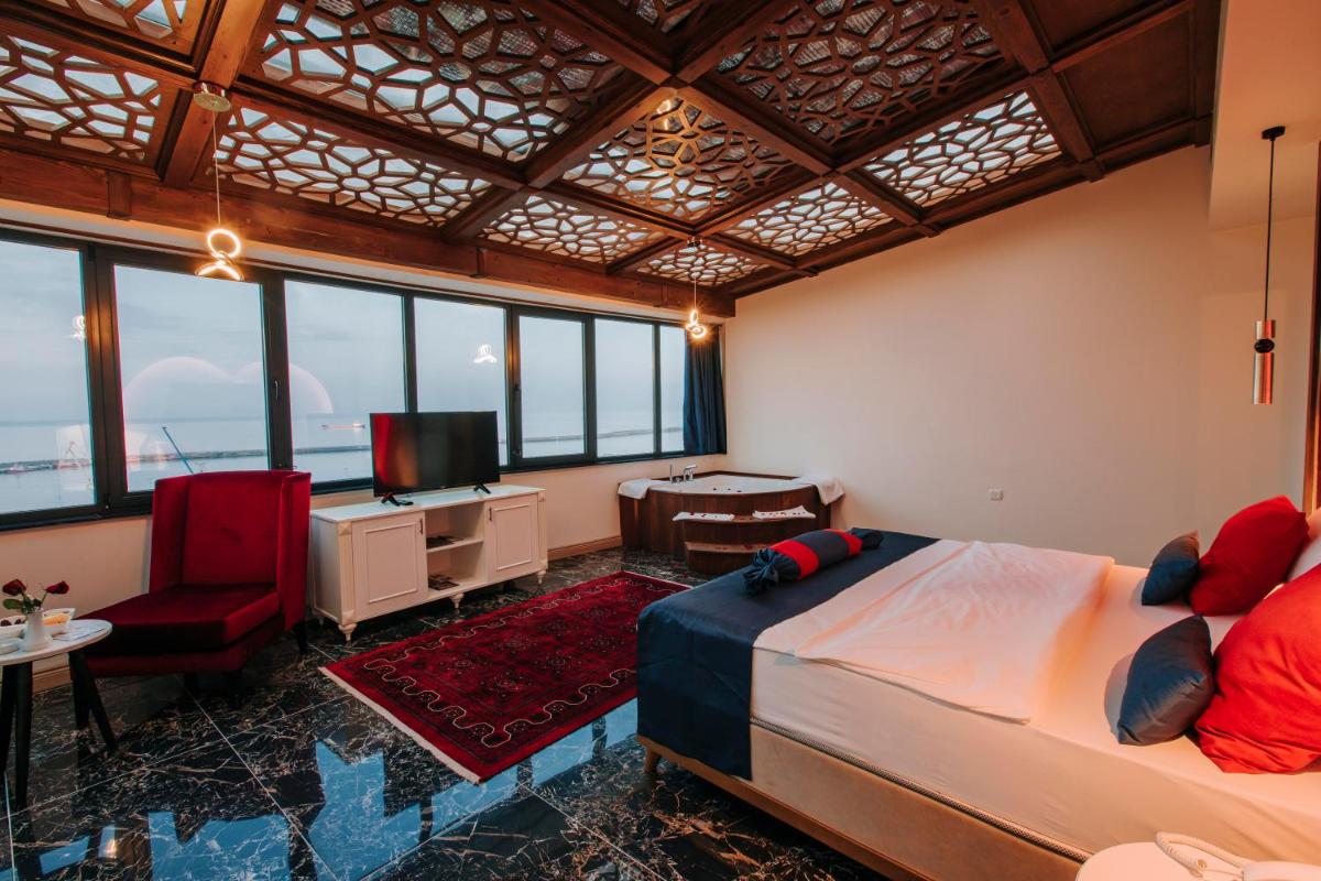Honeymoon Suite with Sea View photo 3