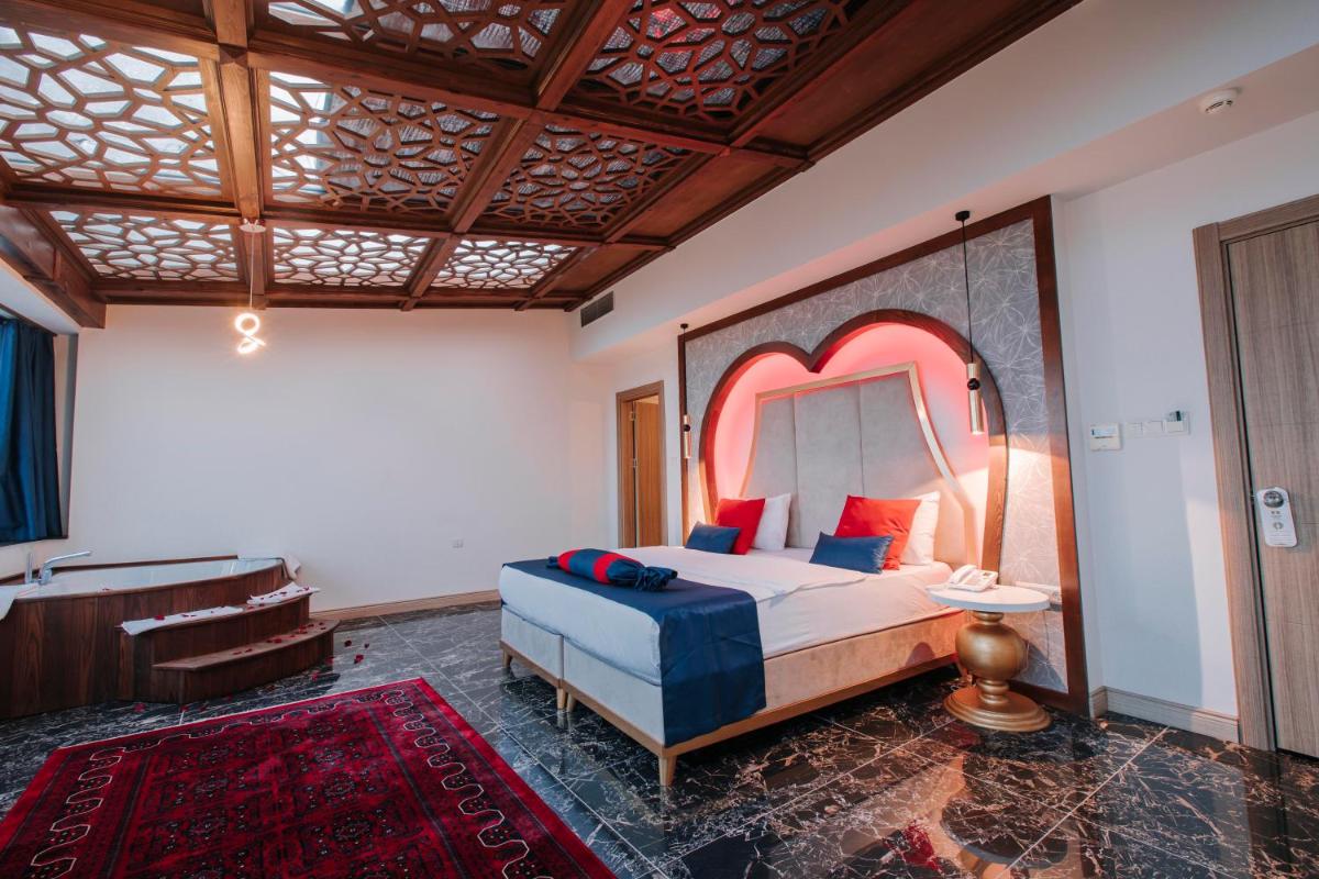 Honeymoon Suite with Sea View photo 1