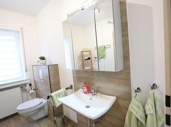 Apartment with Balcony - Photo 10