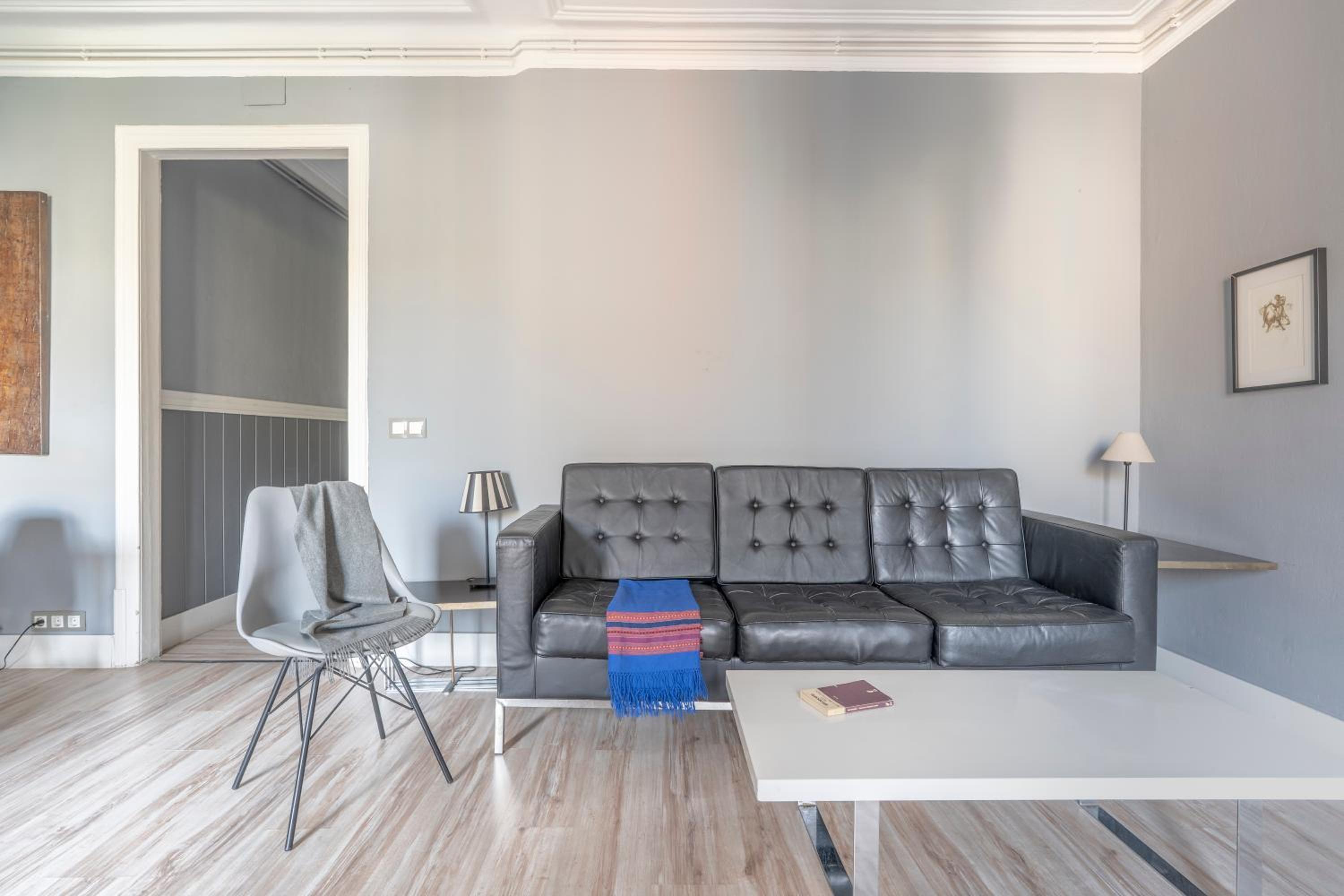 Apartment photo 2