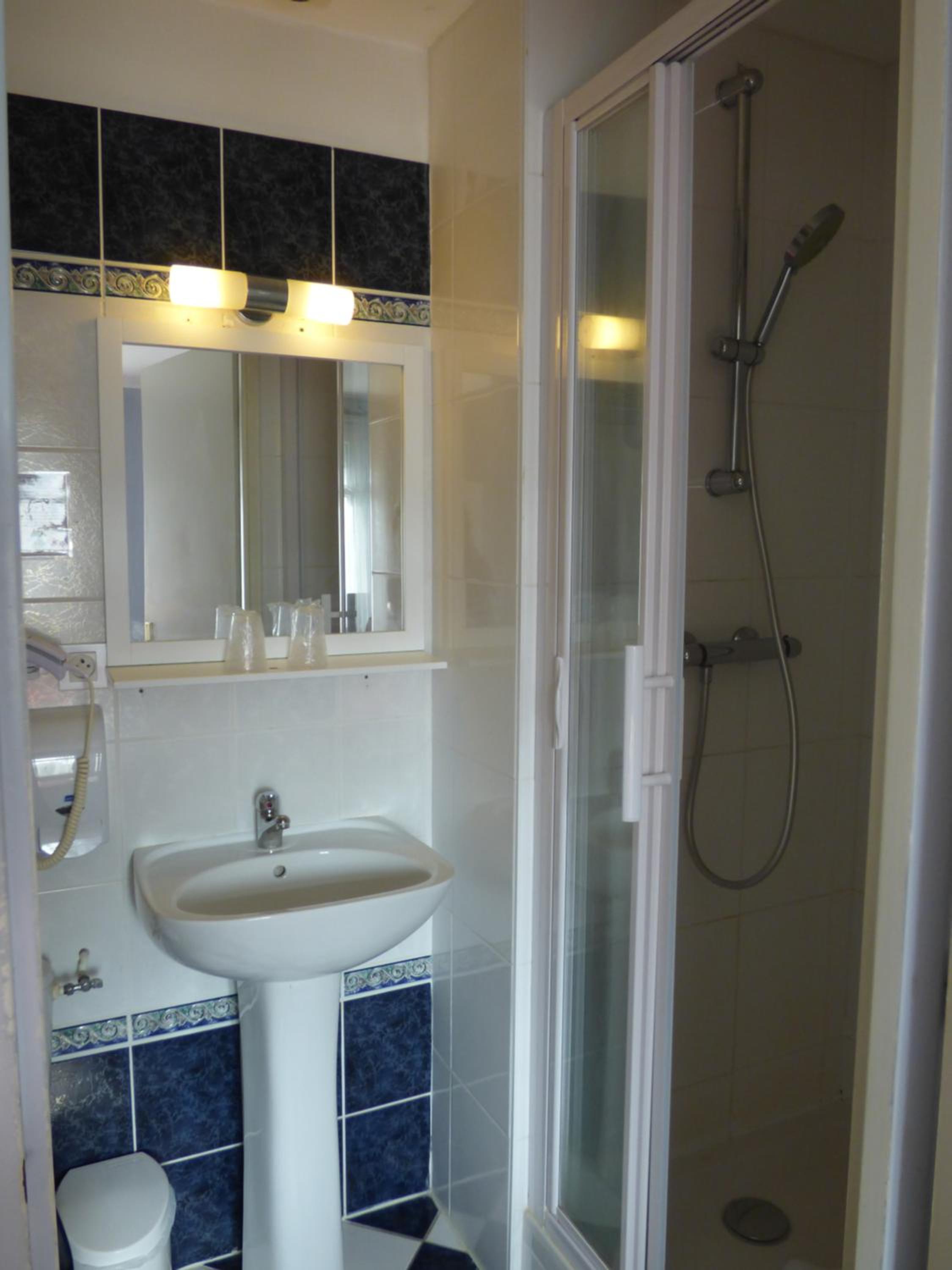 Standard Double Room - Photo 4