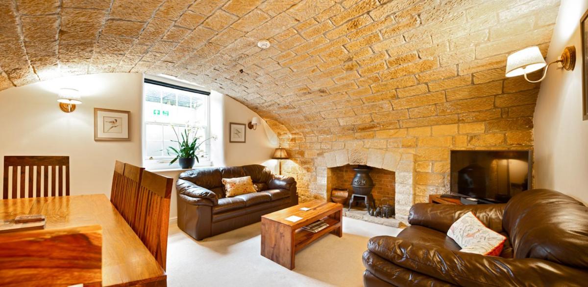 Four-Bedroom House- The Old Wine Cellar