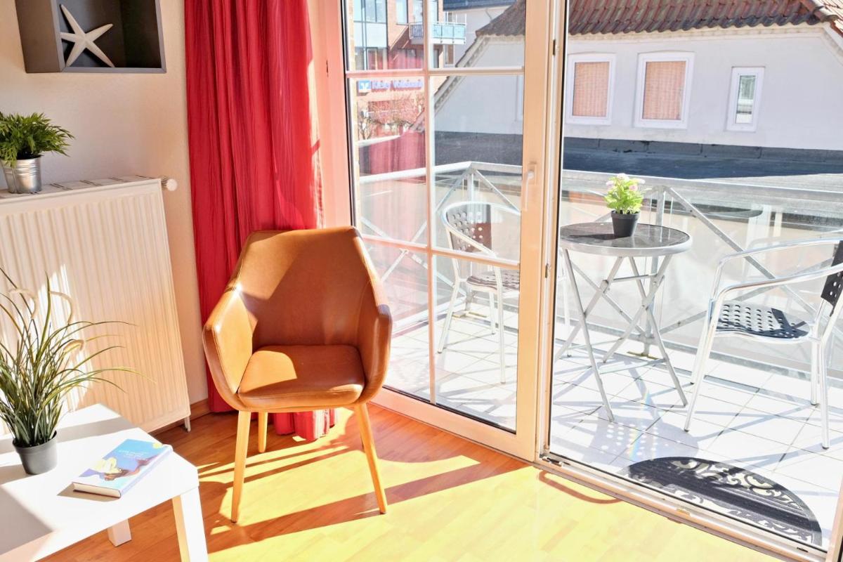 Apartment with Balcony photo 2