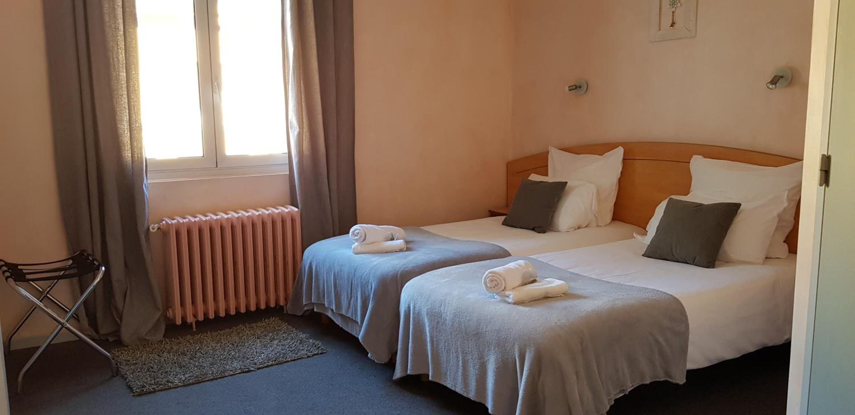 Twin Room - Photo 8