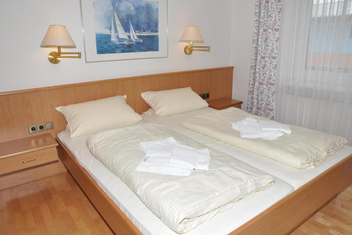 Apartment with Balcony photo 3