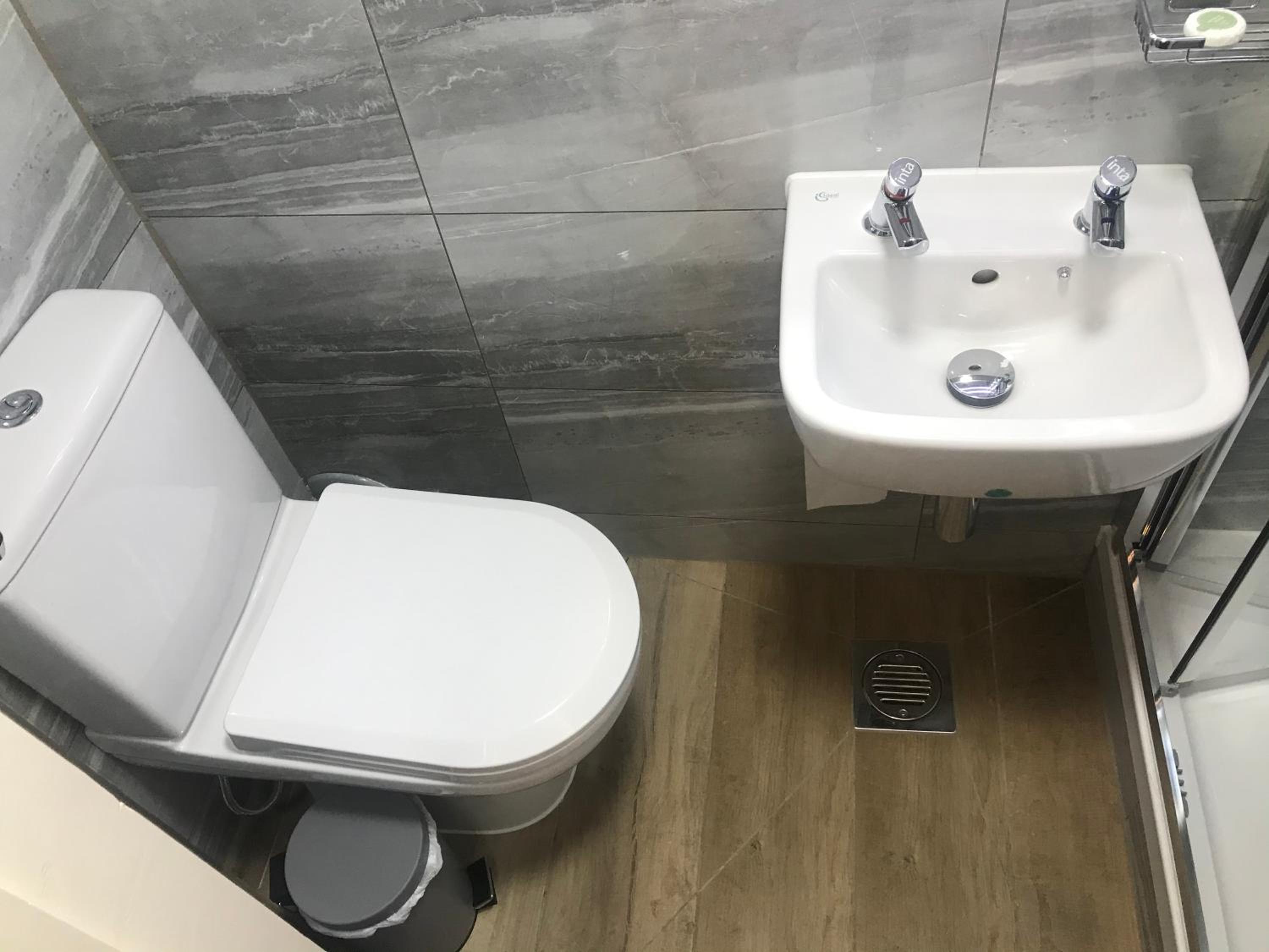 Budget Double Room photo 3