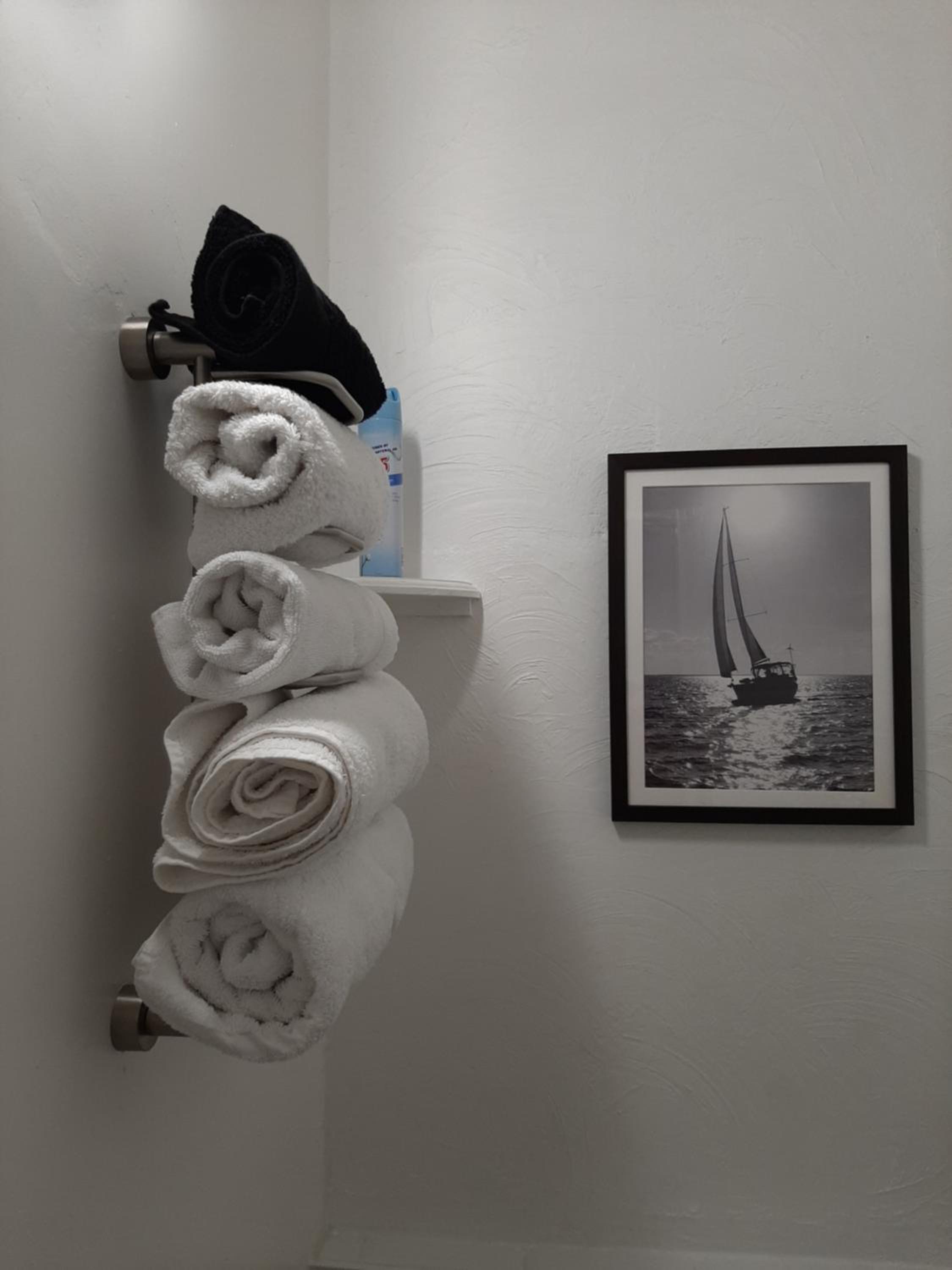 Small Twin Room with En-Suite photo 3