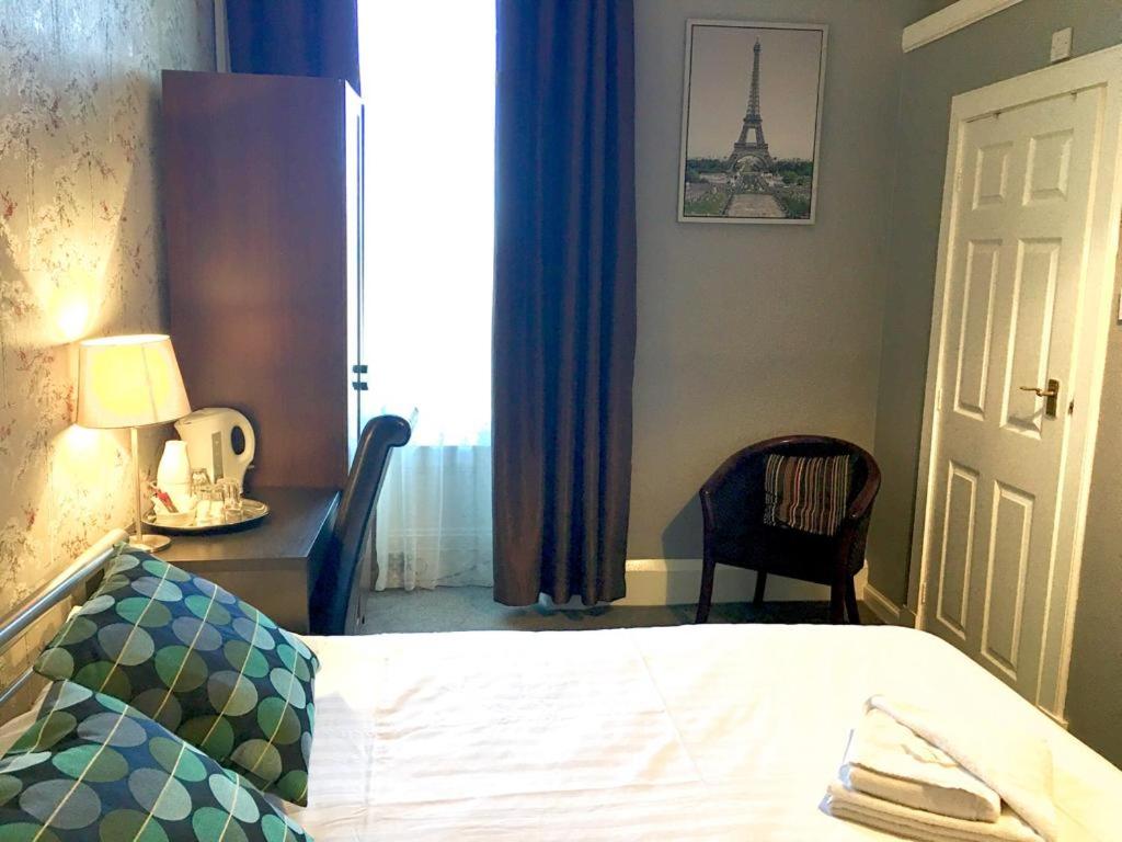 Double Room - Photo 17