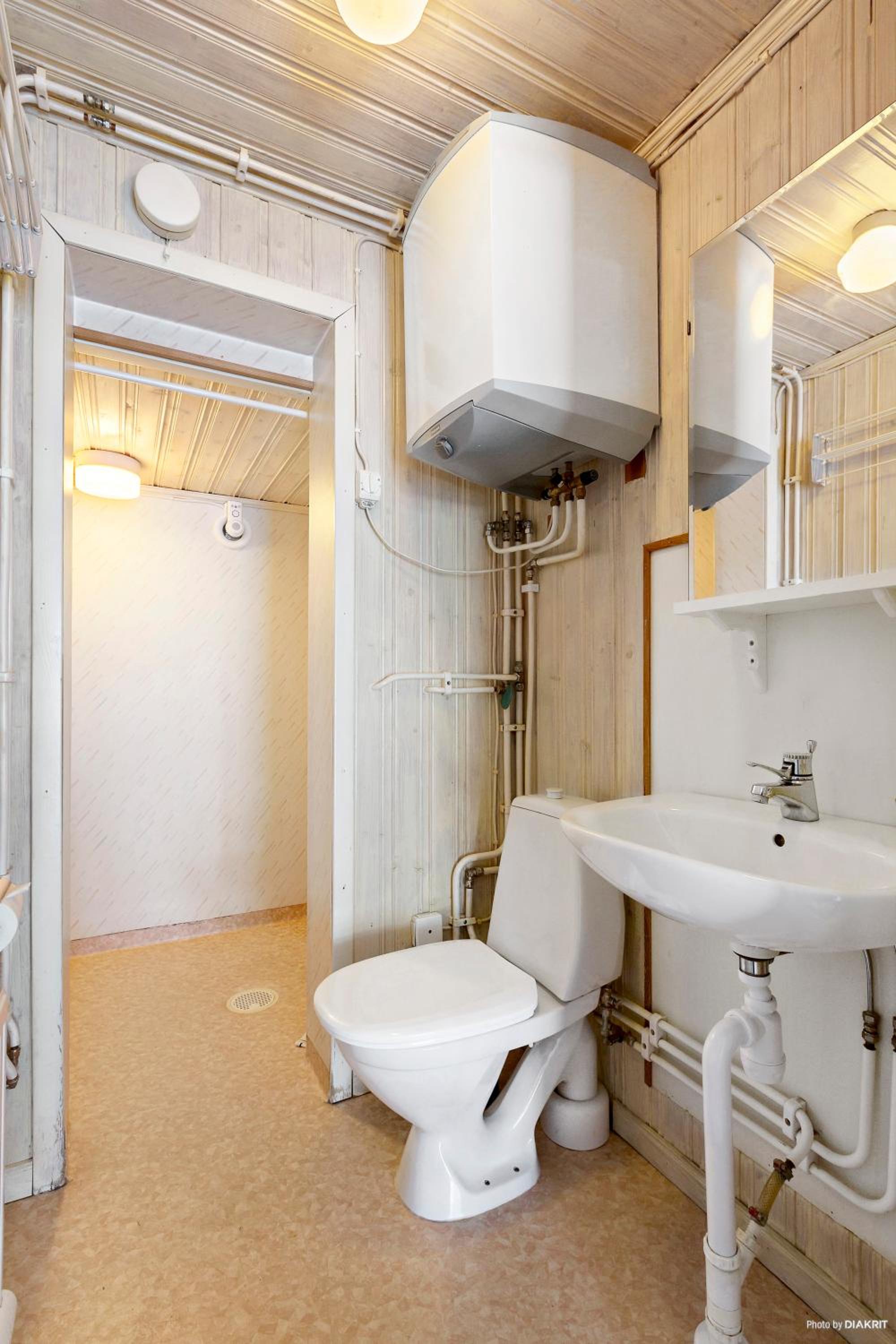 One-Bedroom Cottage - Photo 2