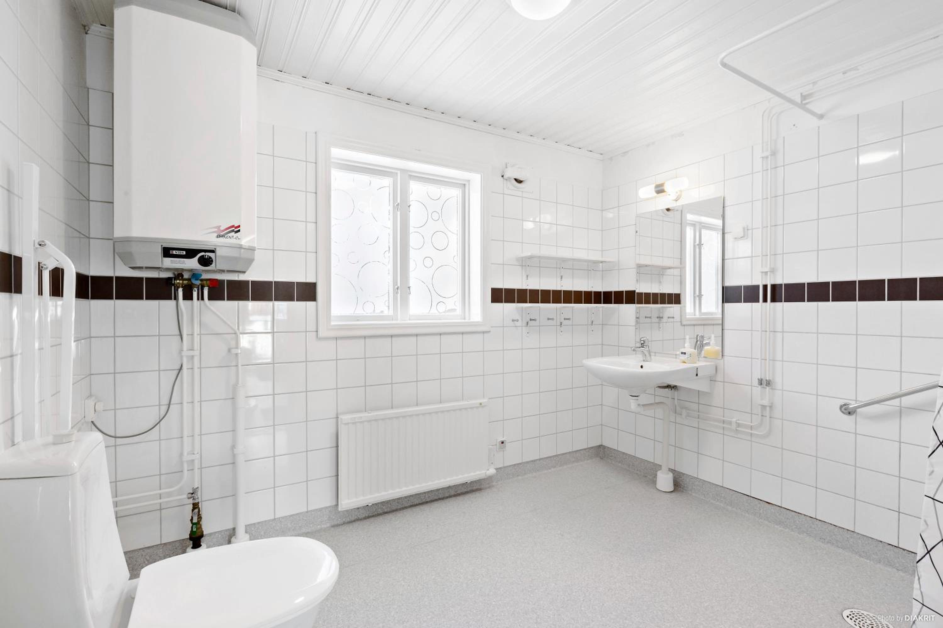 Two-Bedroom Cottage - Photo 5