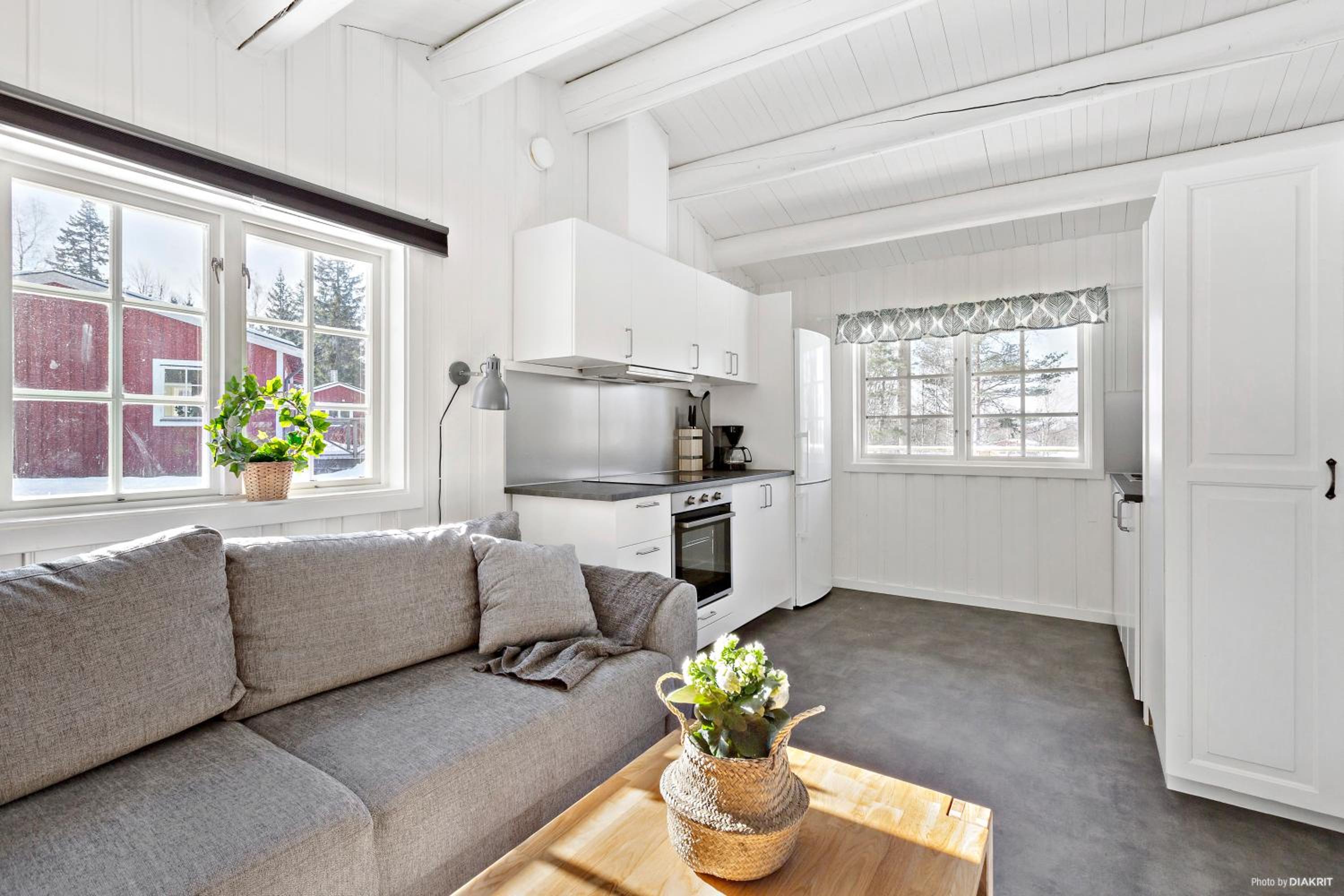 Two-Bedroom Cottage - Photo 2