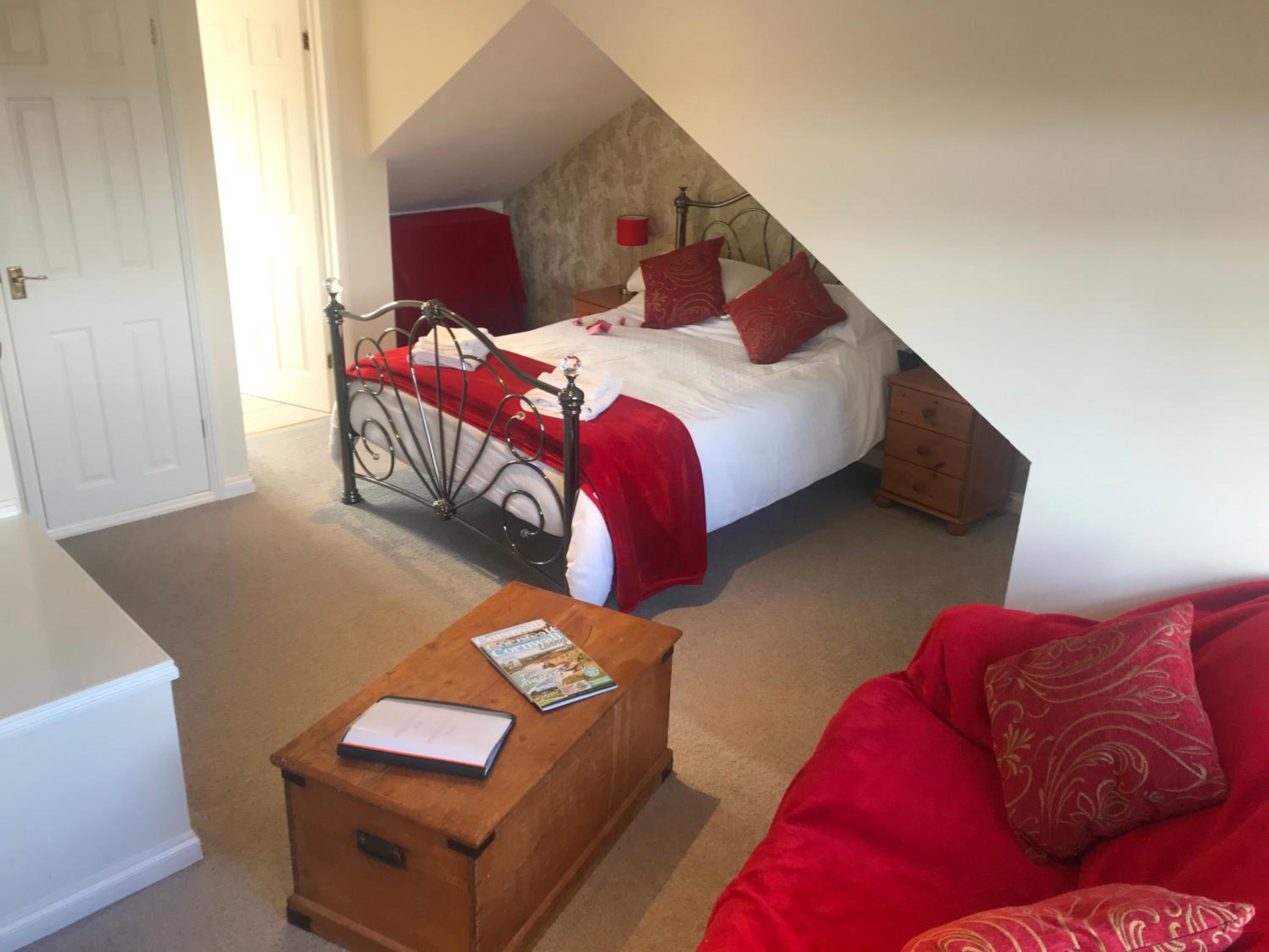 Deluxe Double Room with En-suite Bathroom photo 3