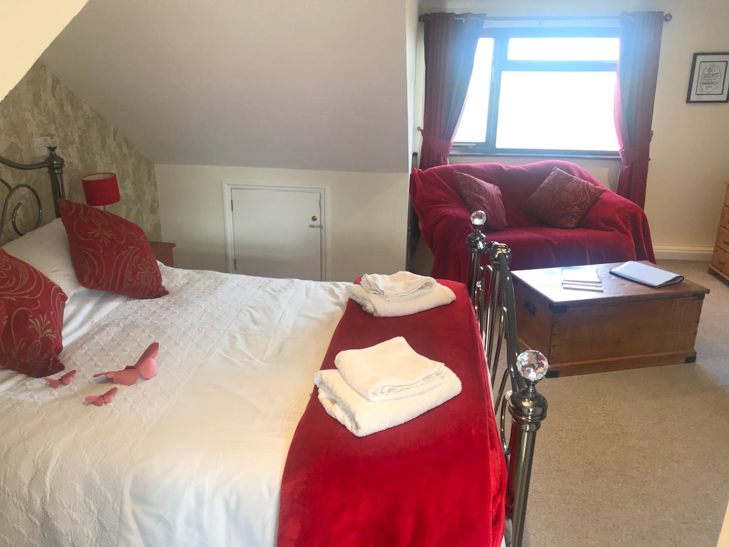 Deluxe Double Room with En-suite Bathroom