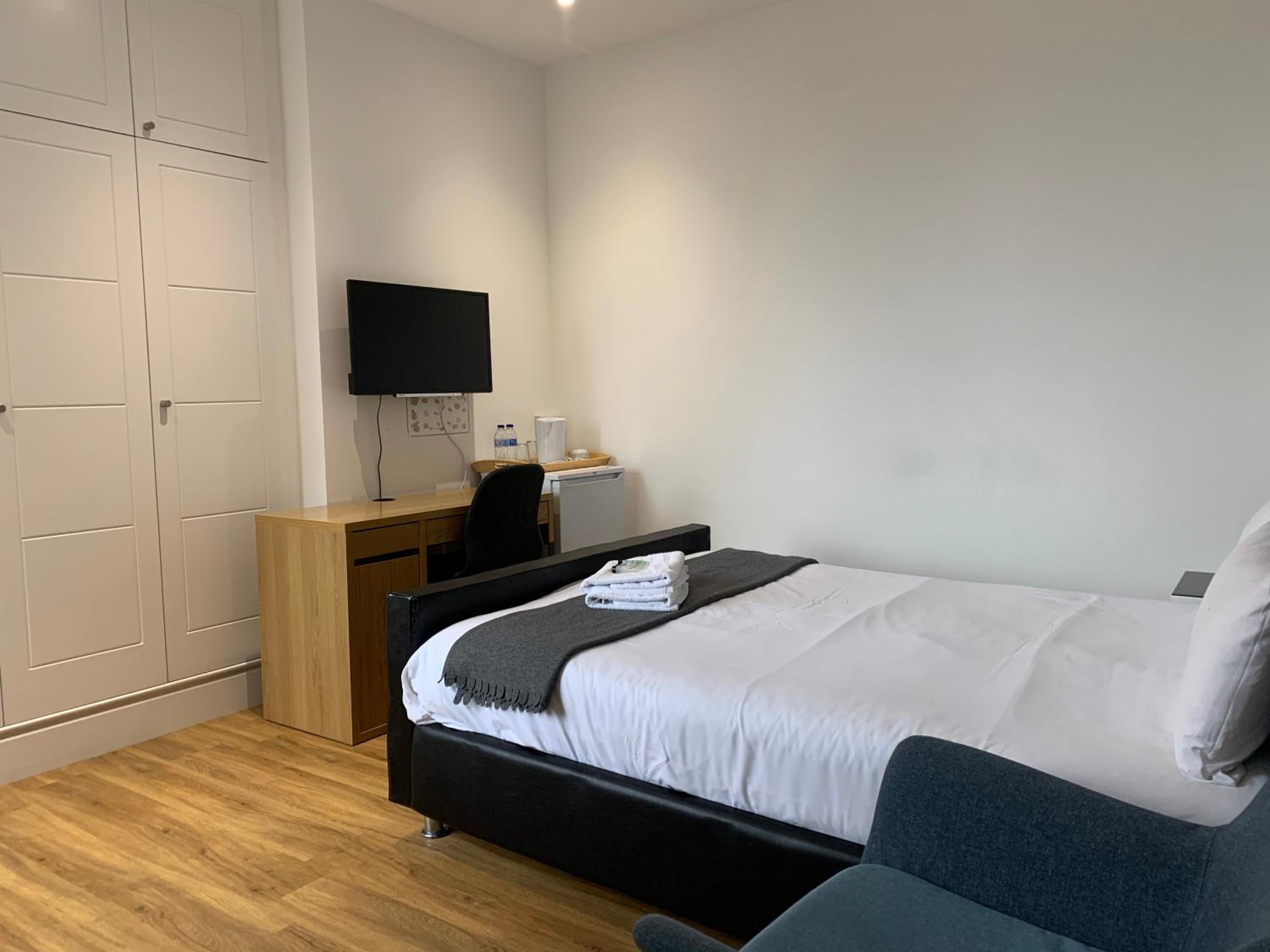 Double Room with Shared Bathroom photo 2