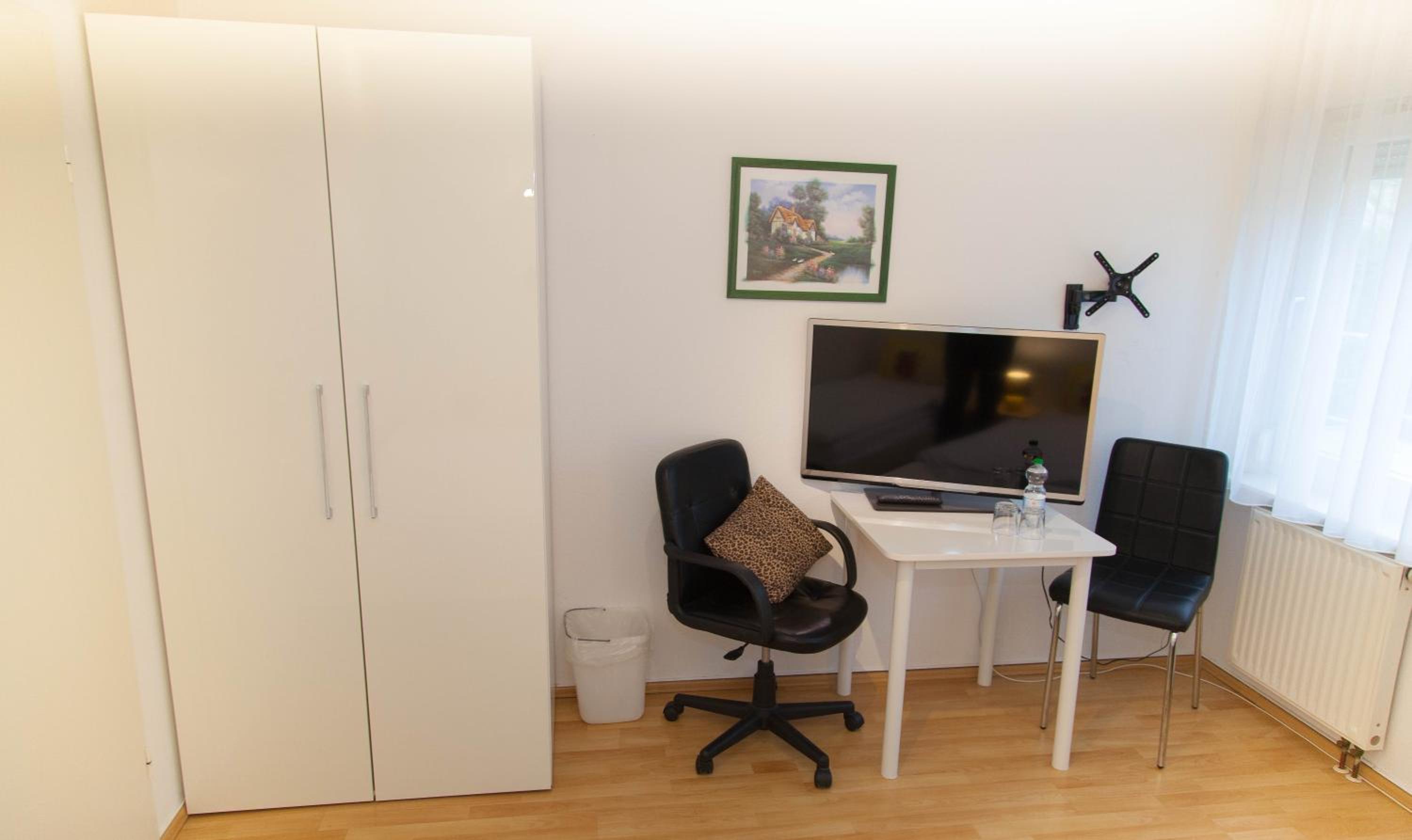 Two-Bedroom Apartment - Photo 31