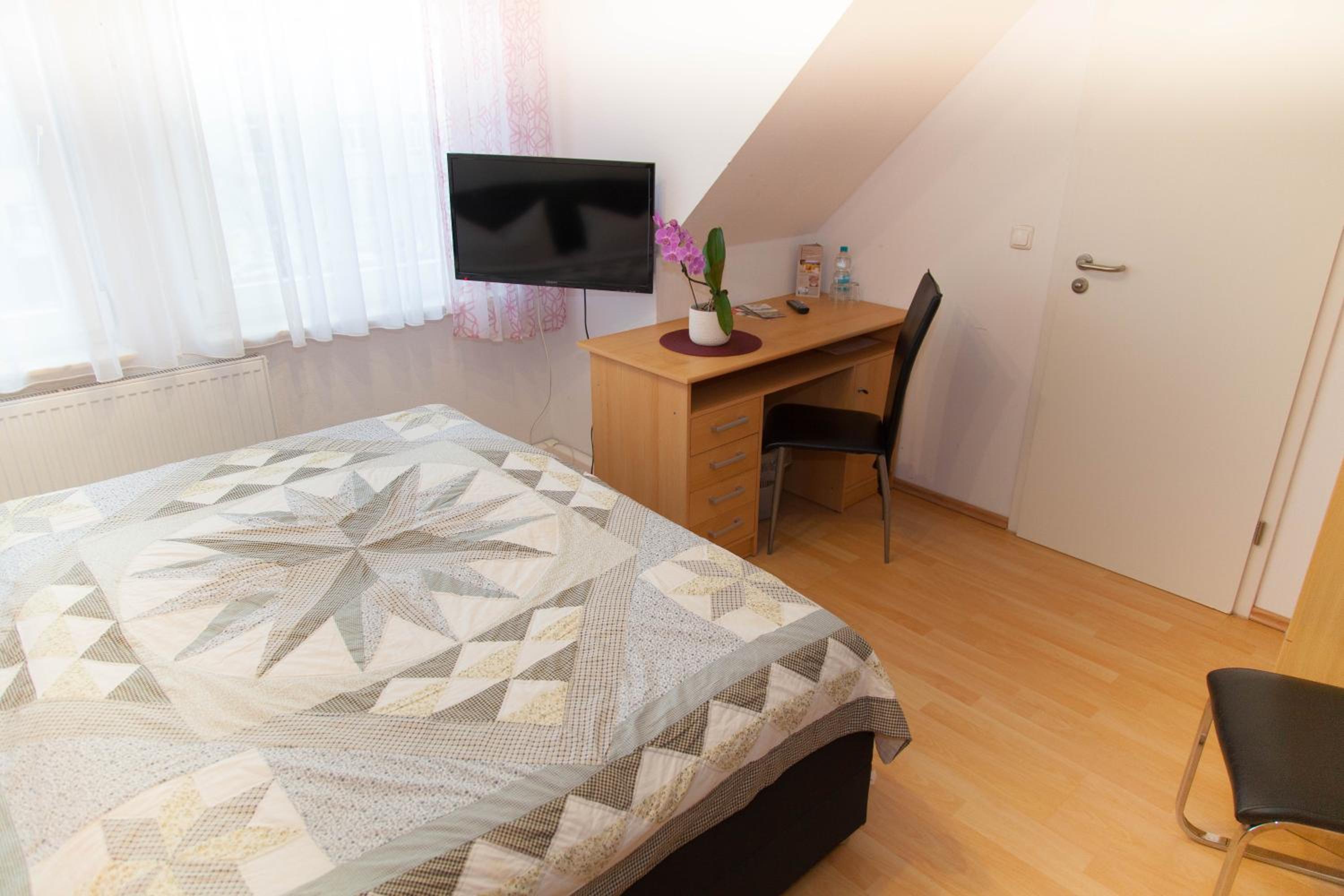 Two-Bedroom Apartment - Photo 25
