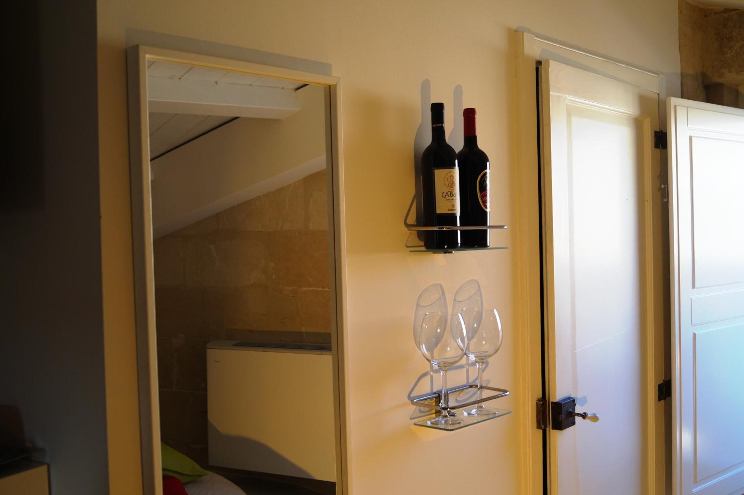 Deluxe Double Room with Balcony - Photo 7