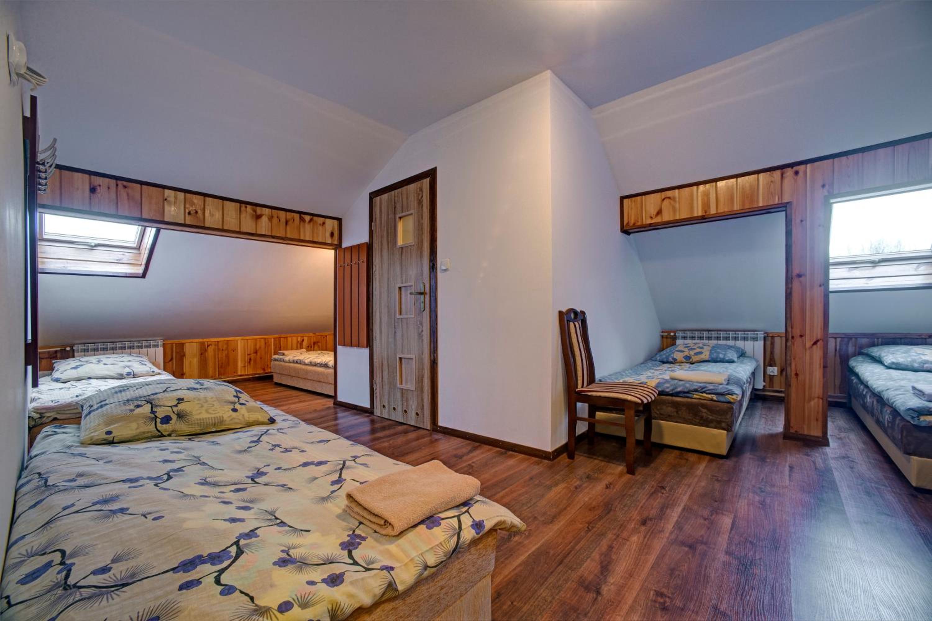 8-Bed Mixed Dormitory Room photo 3