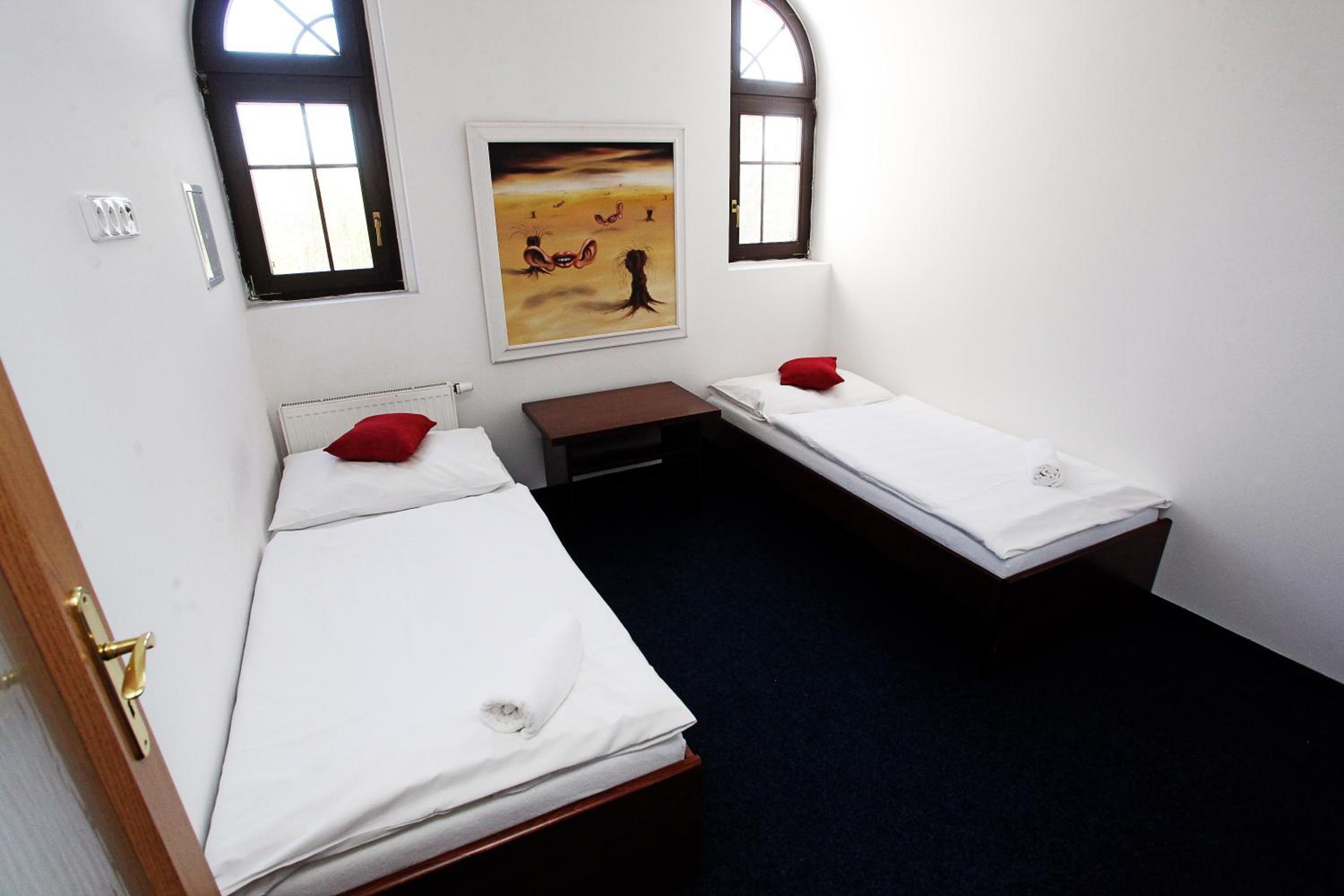 Quadruple Room with Bath - Photo 4