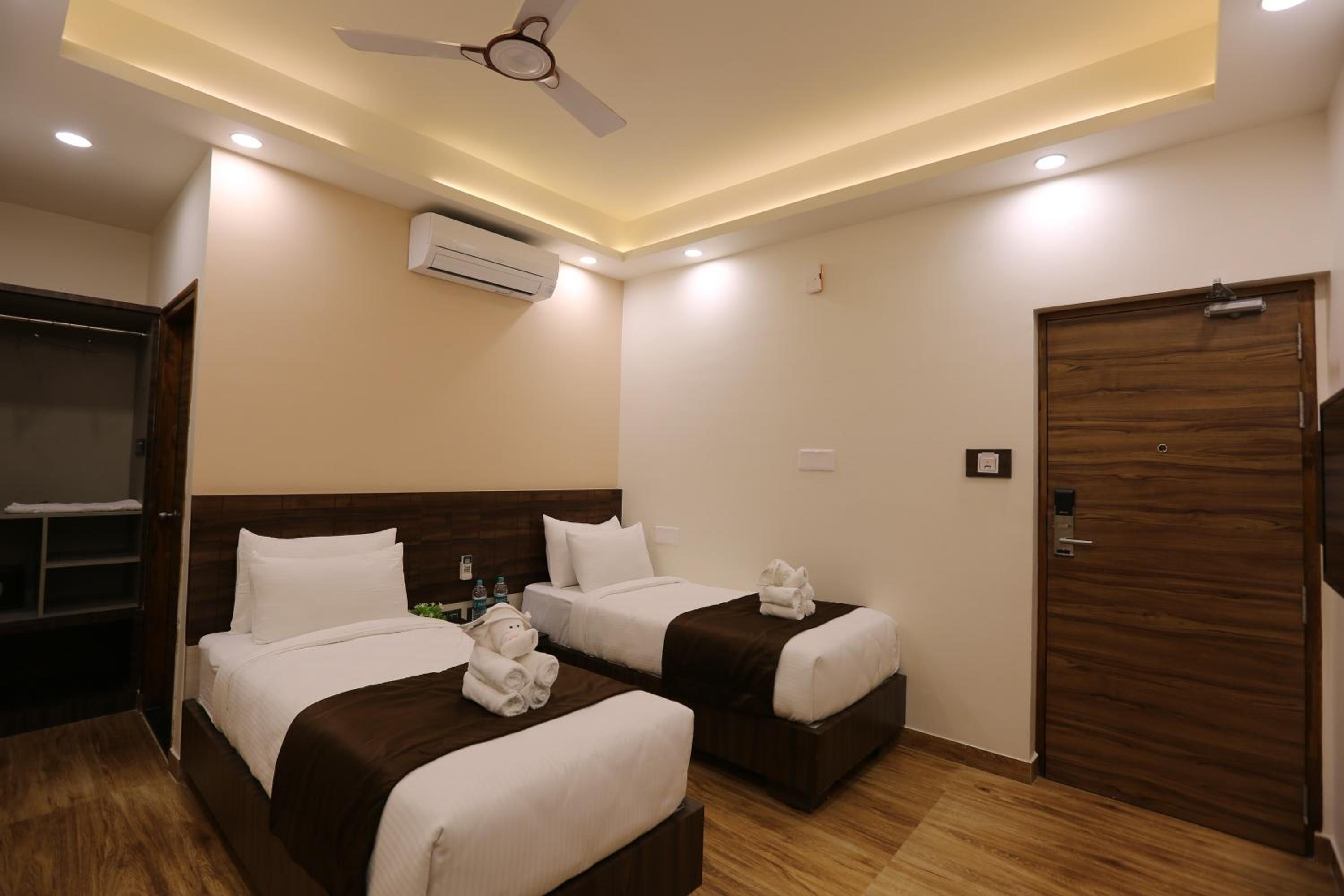 Deluxe Twin Room - Photo 8