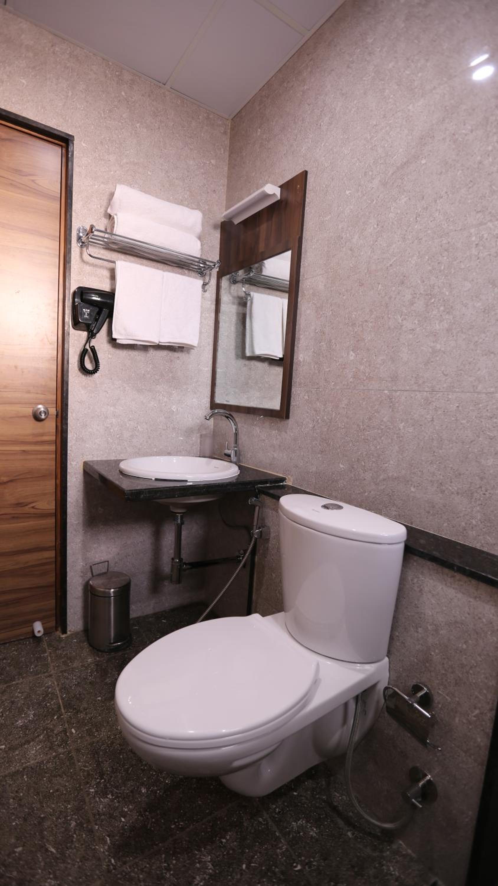 Deluxe Twin Room - Photo 10