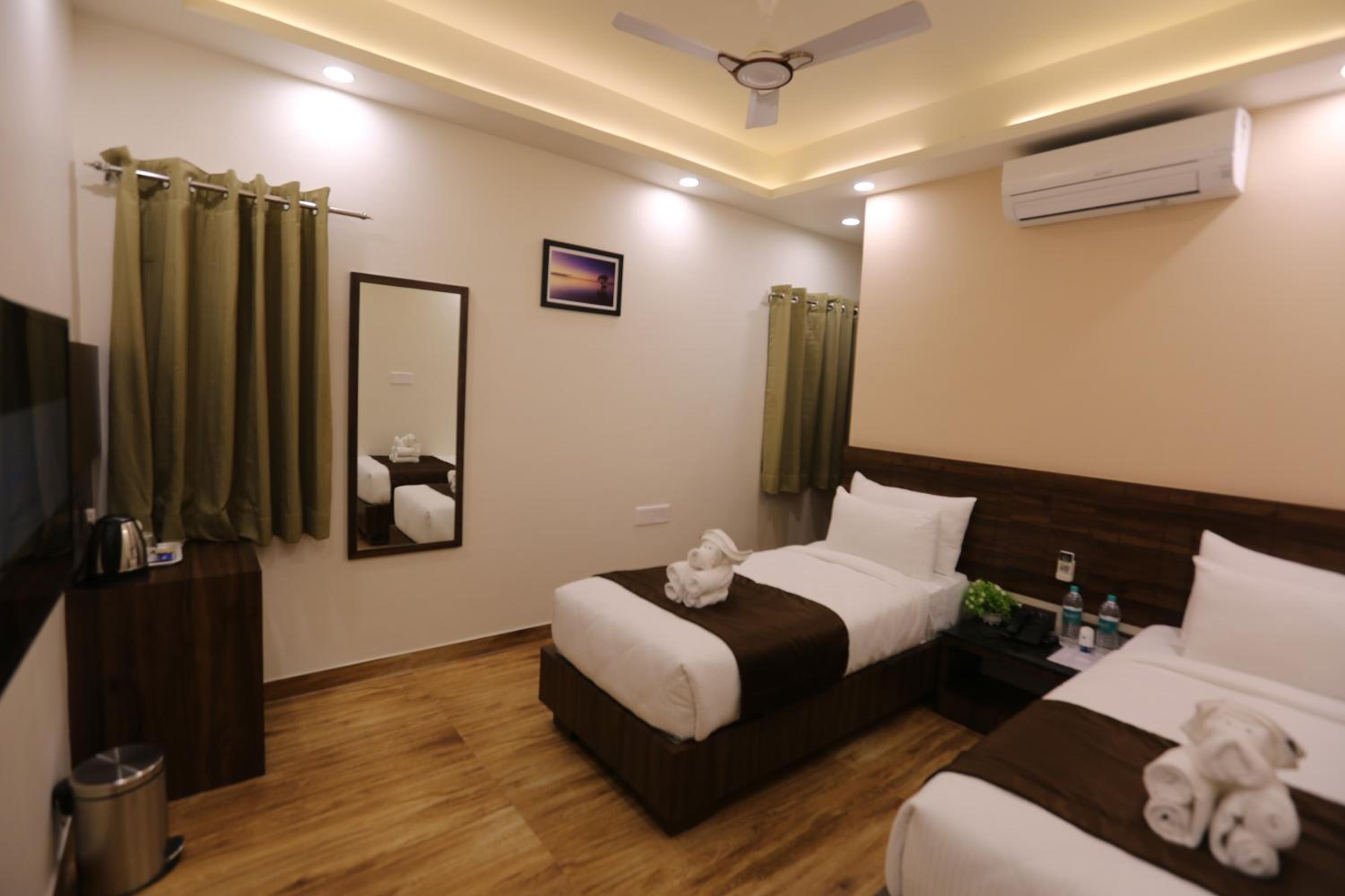 Standard Twin Room - Photo 4