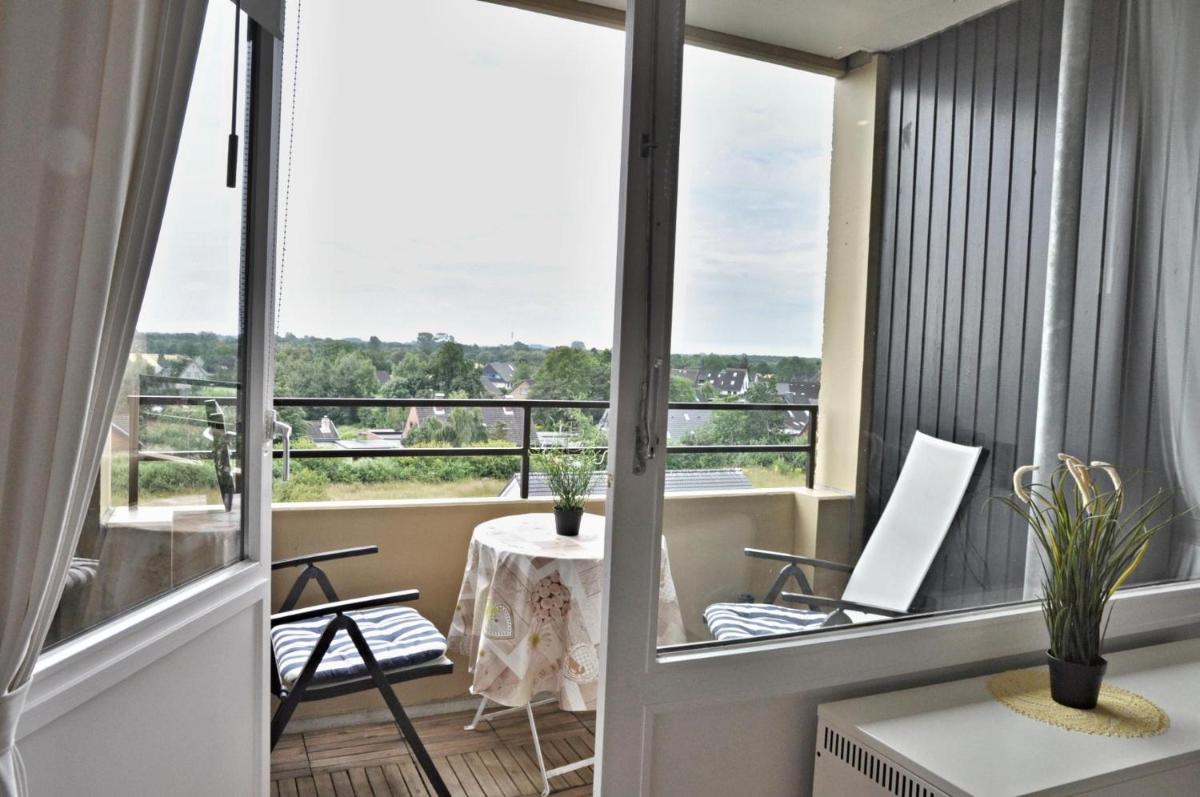Apartment with Balcony photo 2