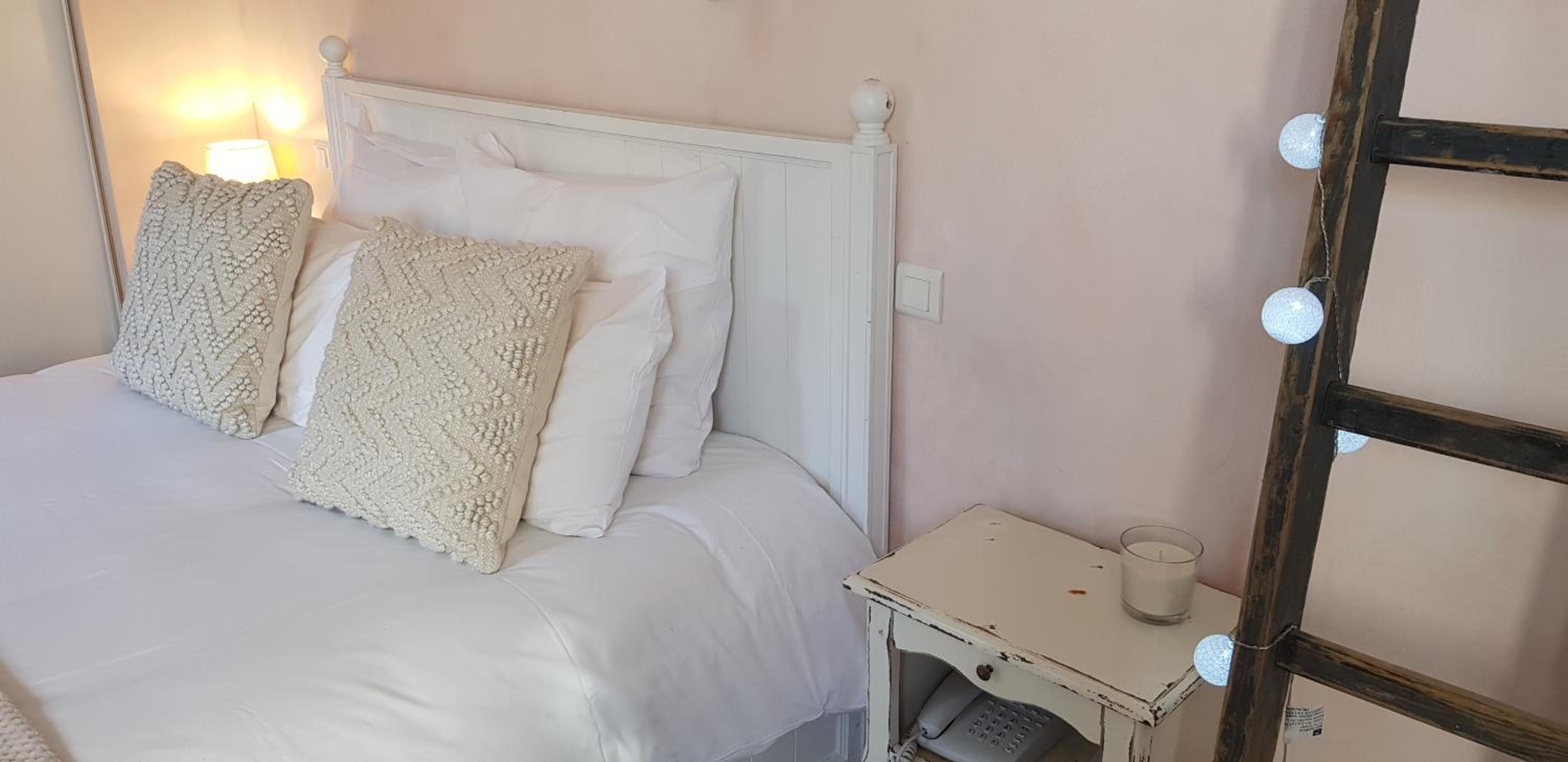 Deluxe Double Room - Photo 11