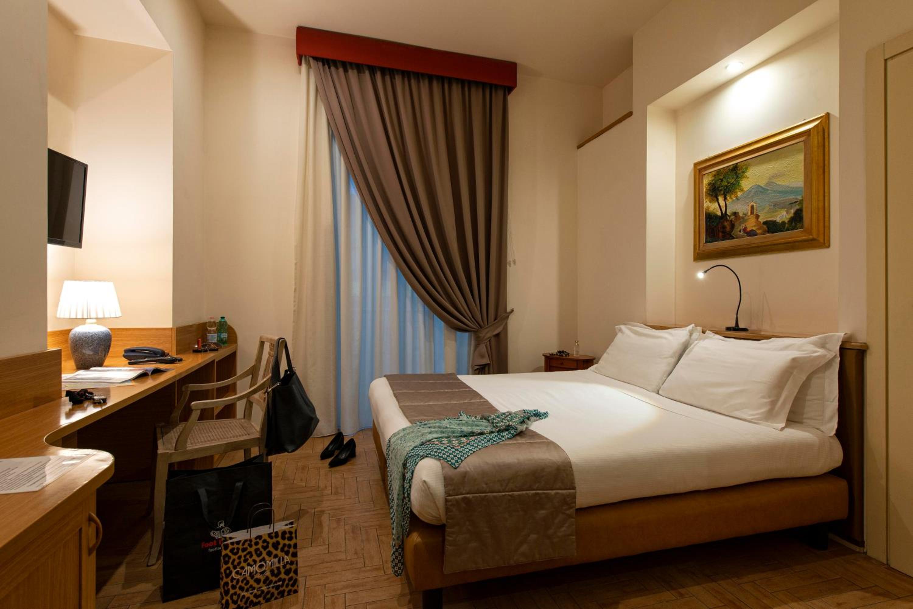 Double or Twin Room - Photo 3