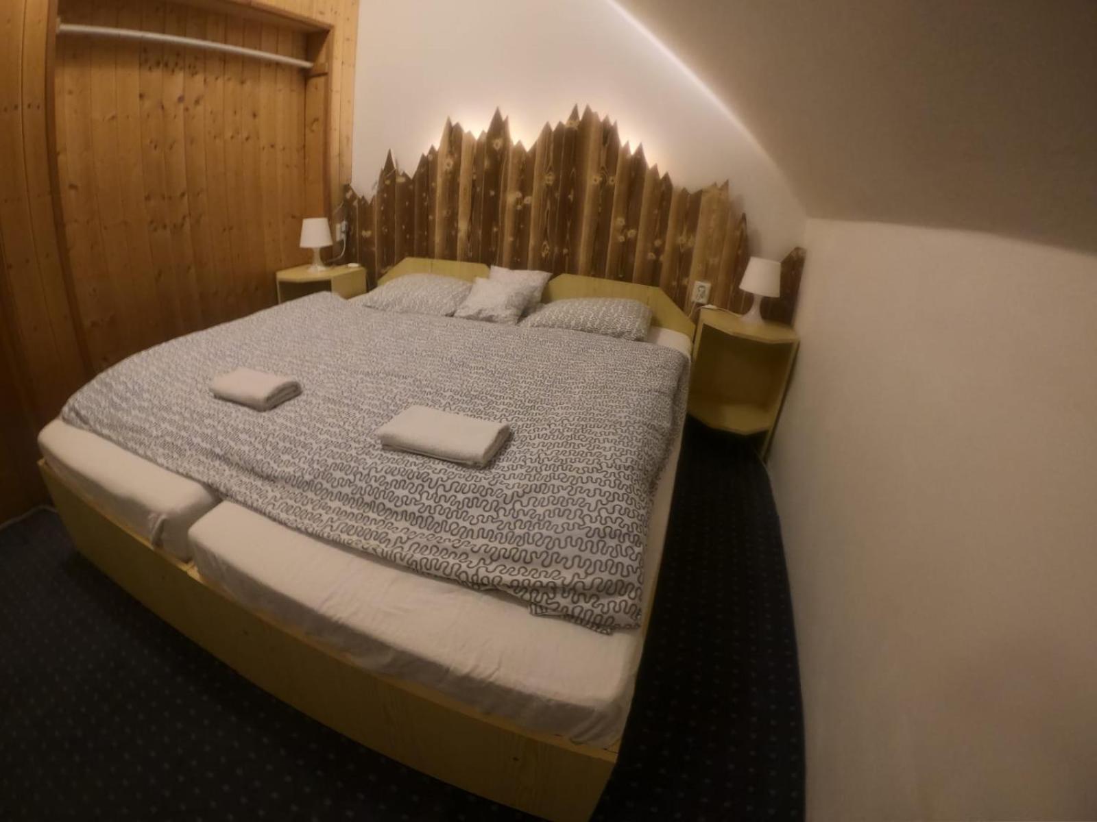 Quadruple Room with Private Bathroom photo 2