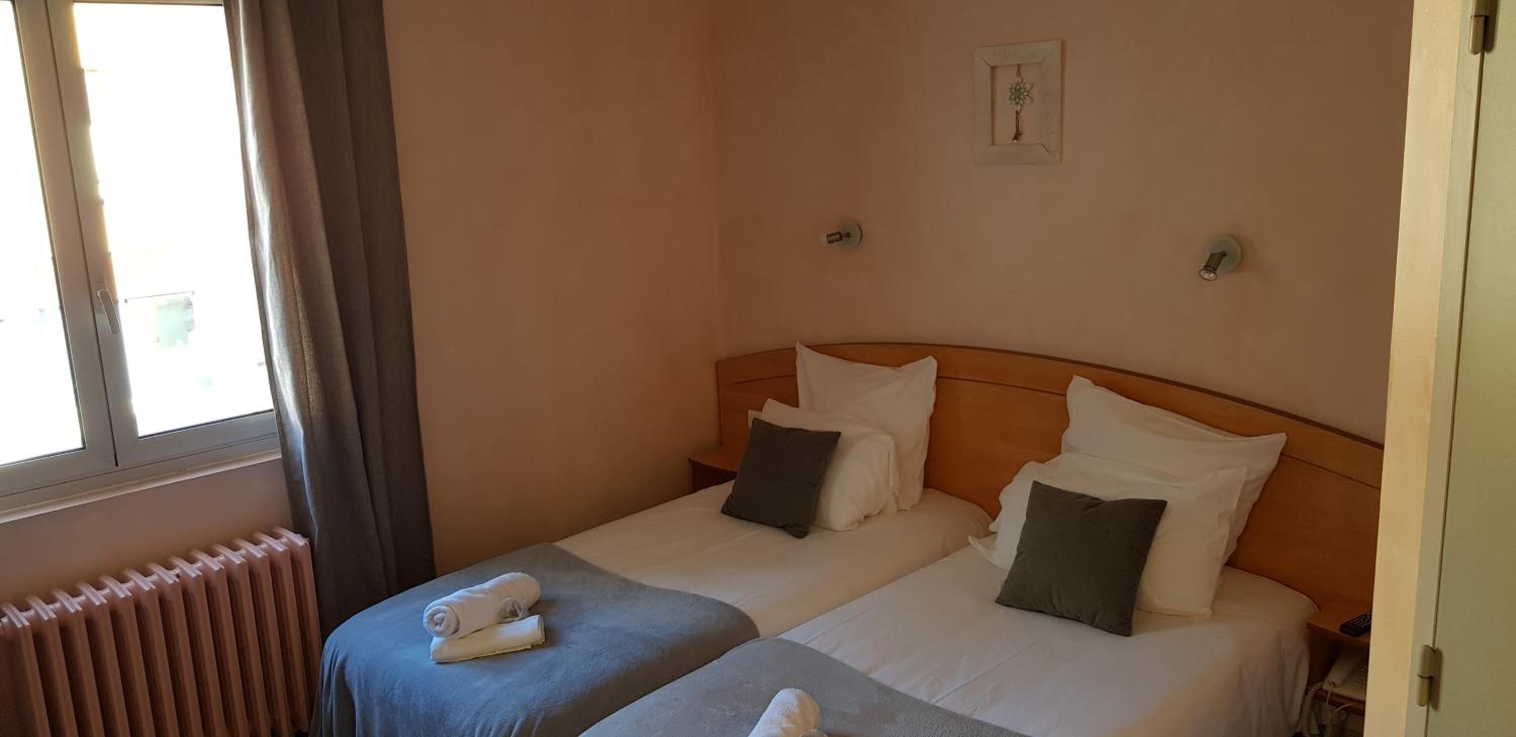 Twin Room - Photo 5