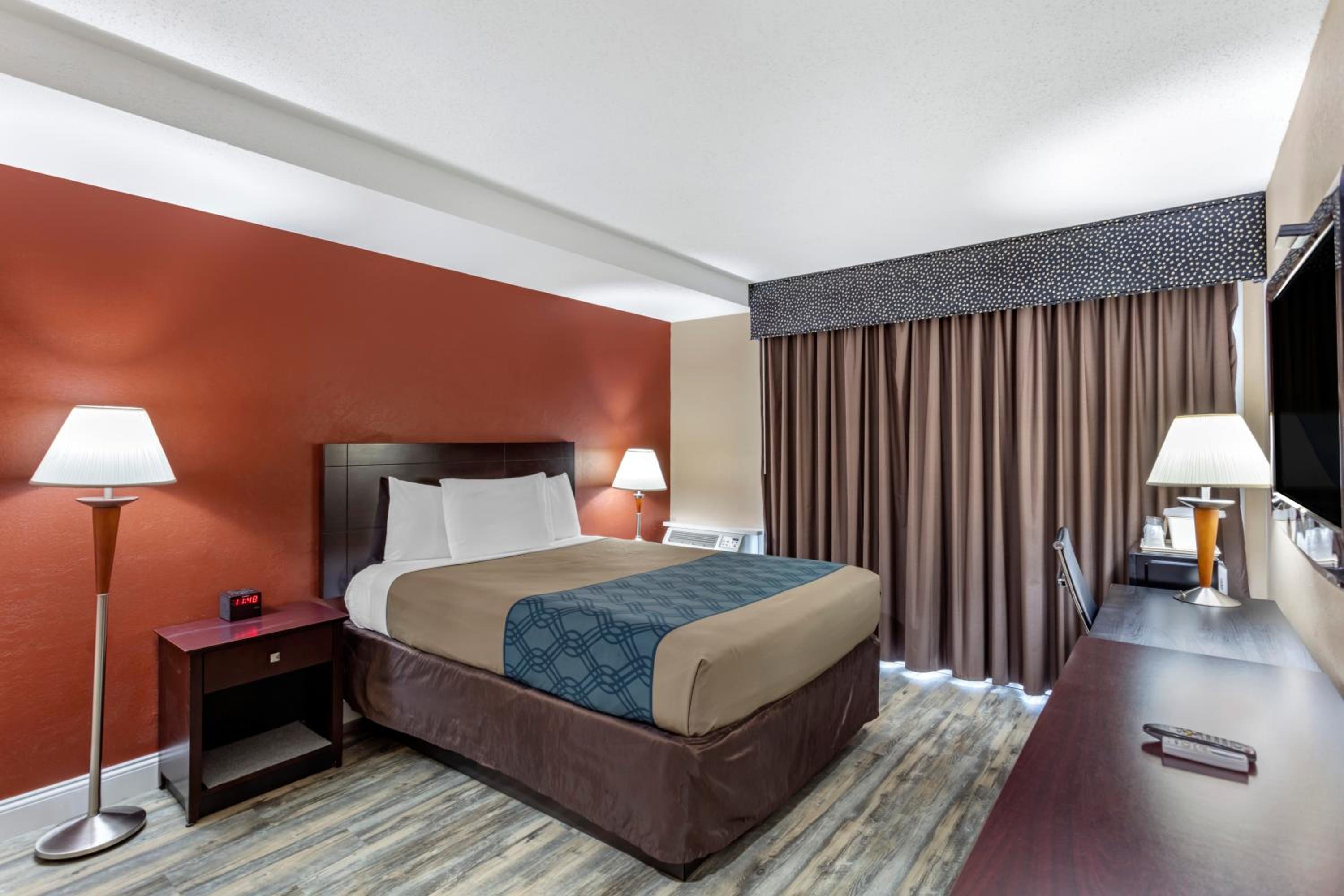 Queen Room - Photo 1