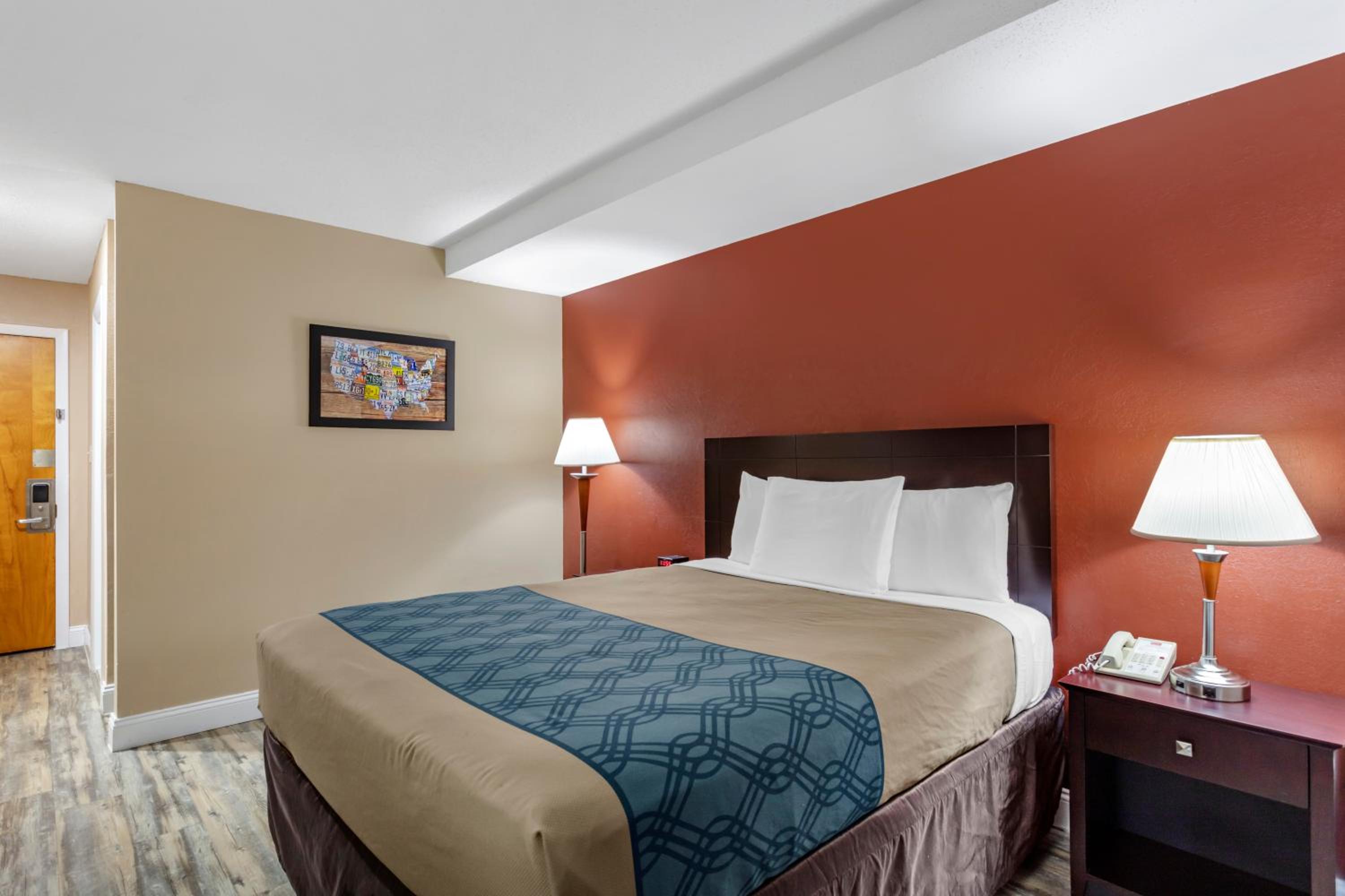 Queen Room - Photo 3