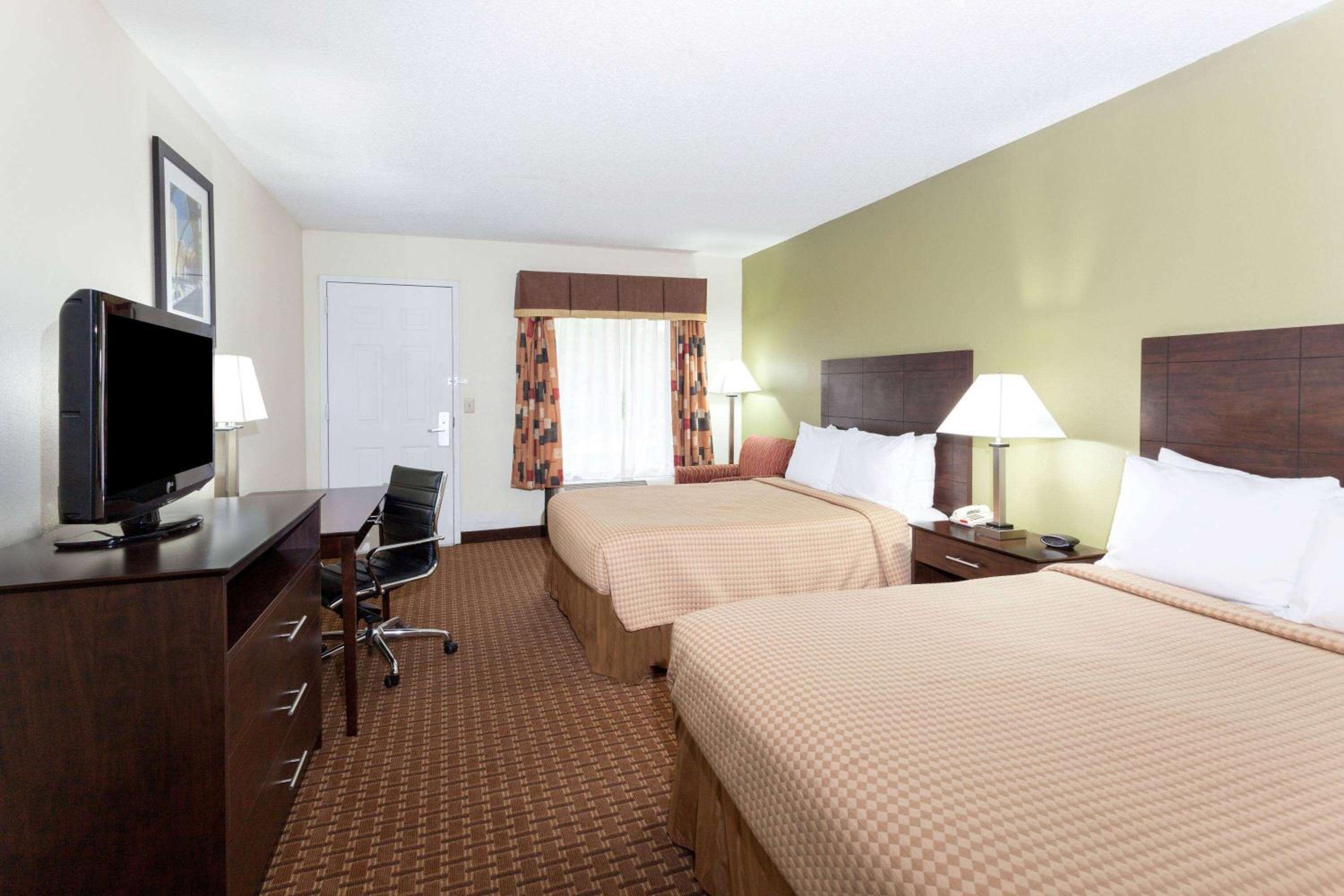 Double Room with Two Double Beds - Non-Smoking - Photo 1