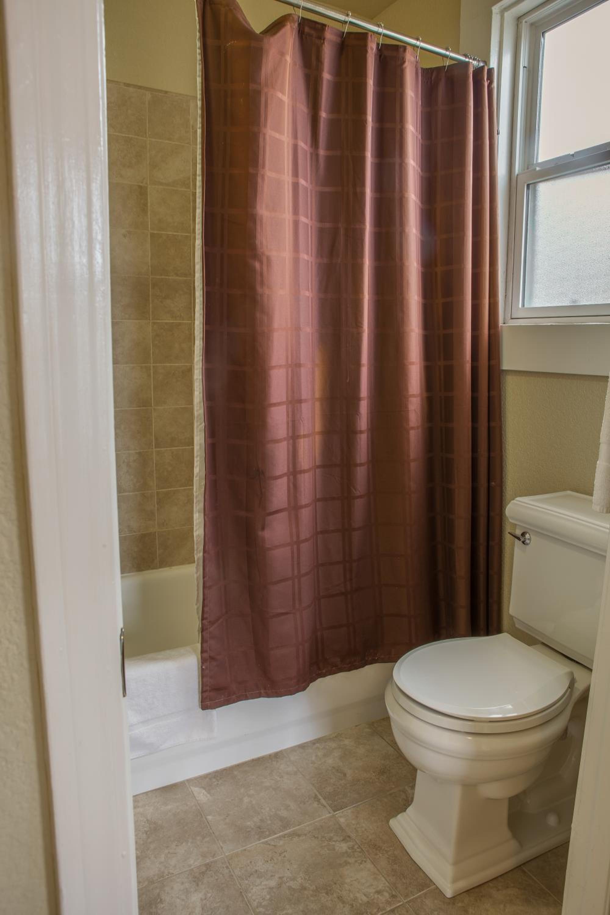 Queen Room photo 2