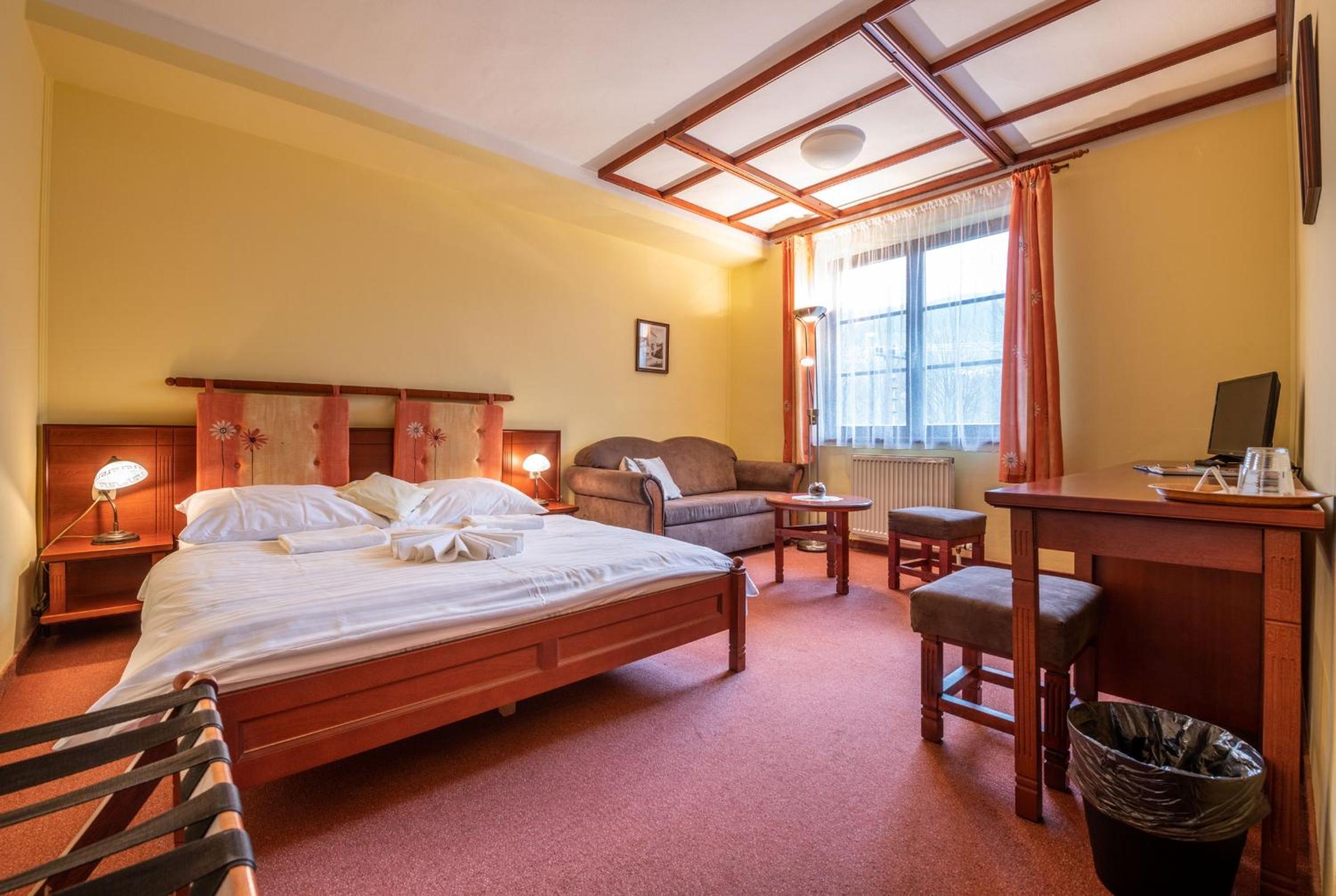 Double Room with Extra Bed - Photo 1