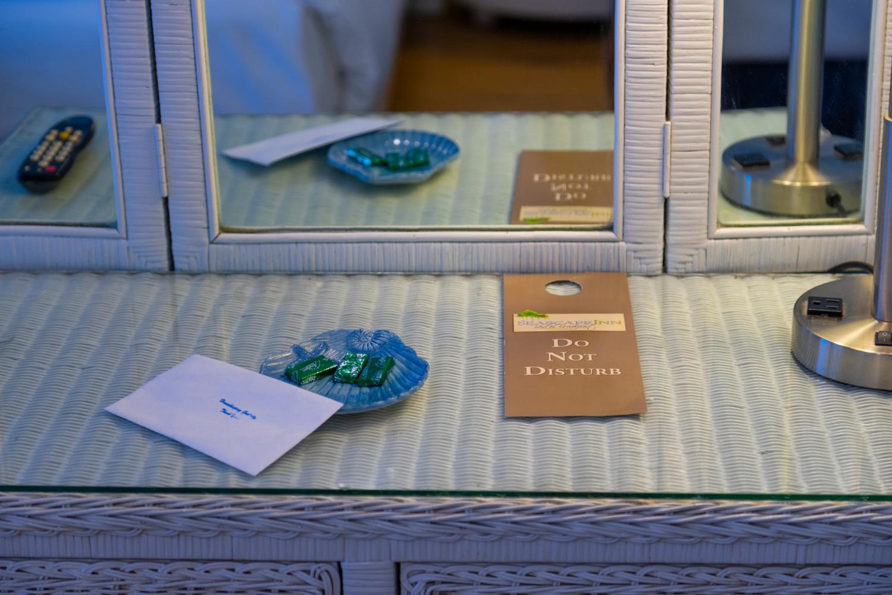 Queen Room with Twin Bed with Garden View photo 2