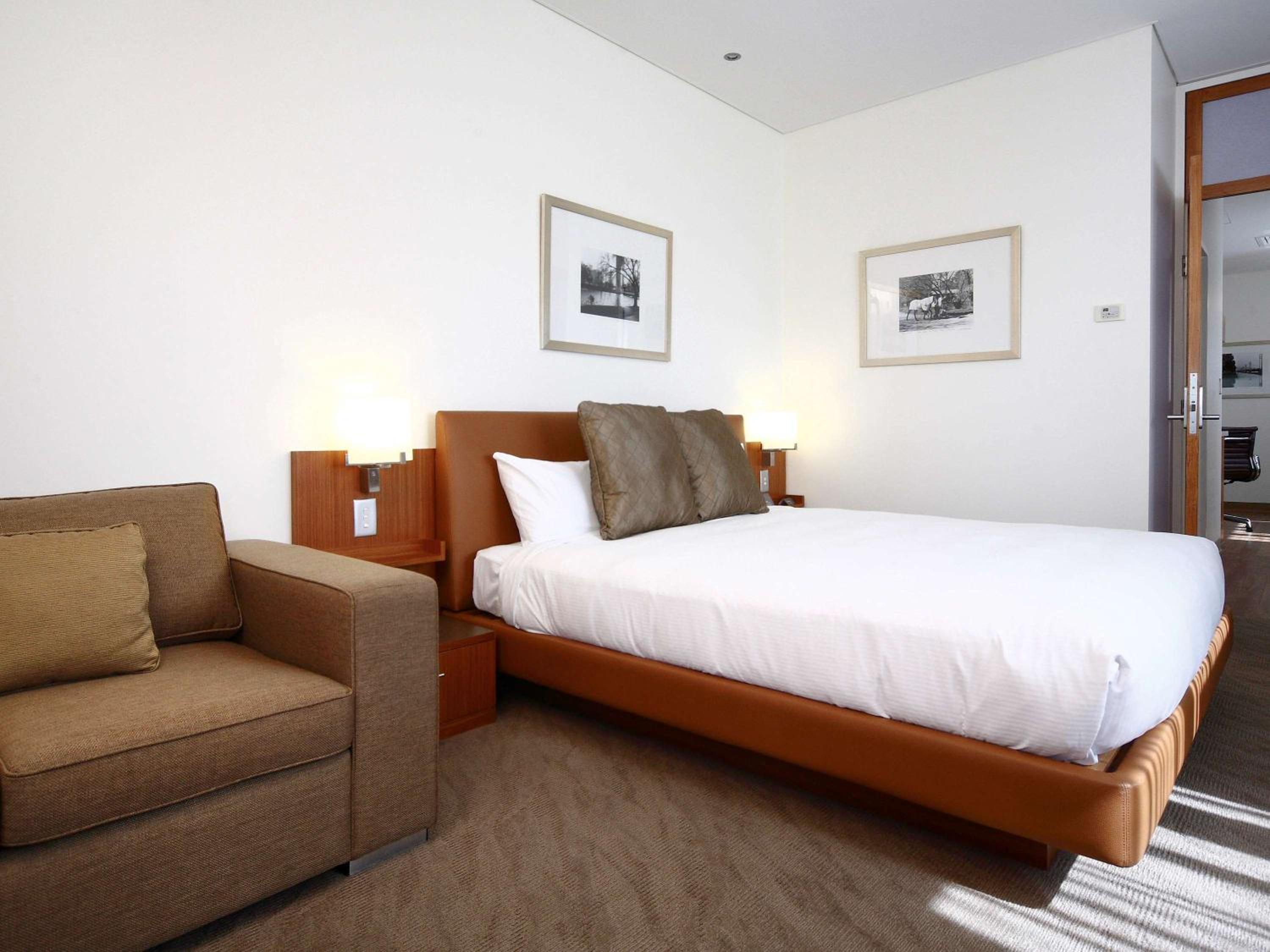 One-Bedroom Apartment - Photo 3