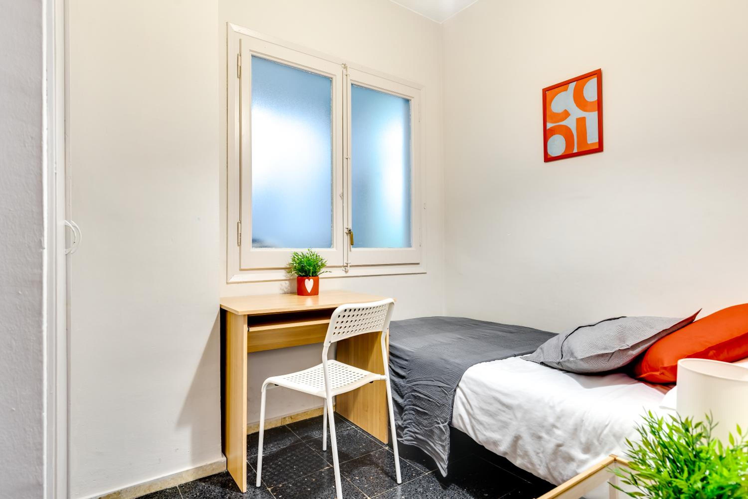 Apartment with Balcony photo 2