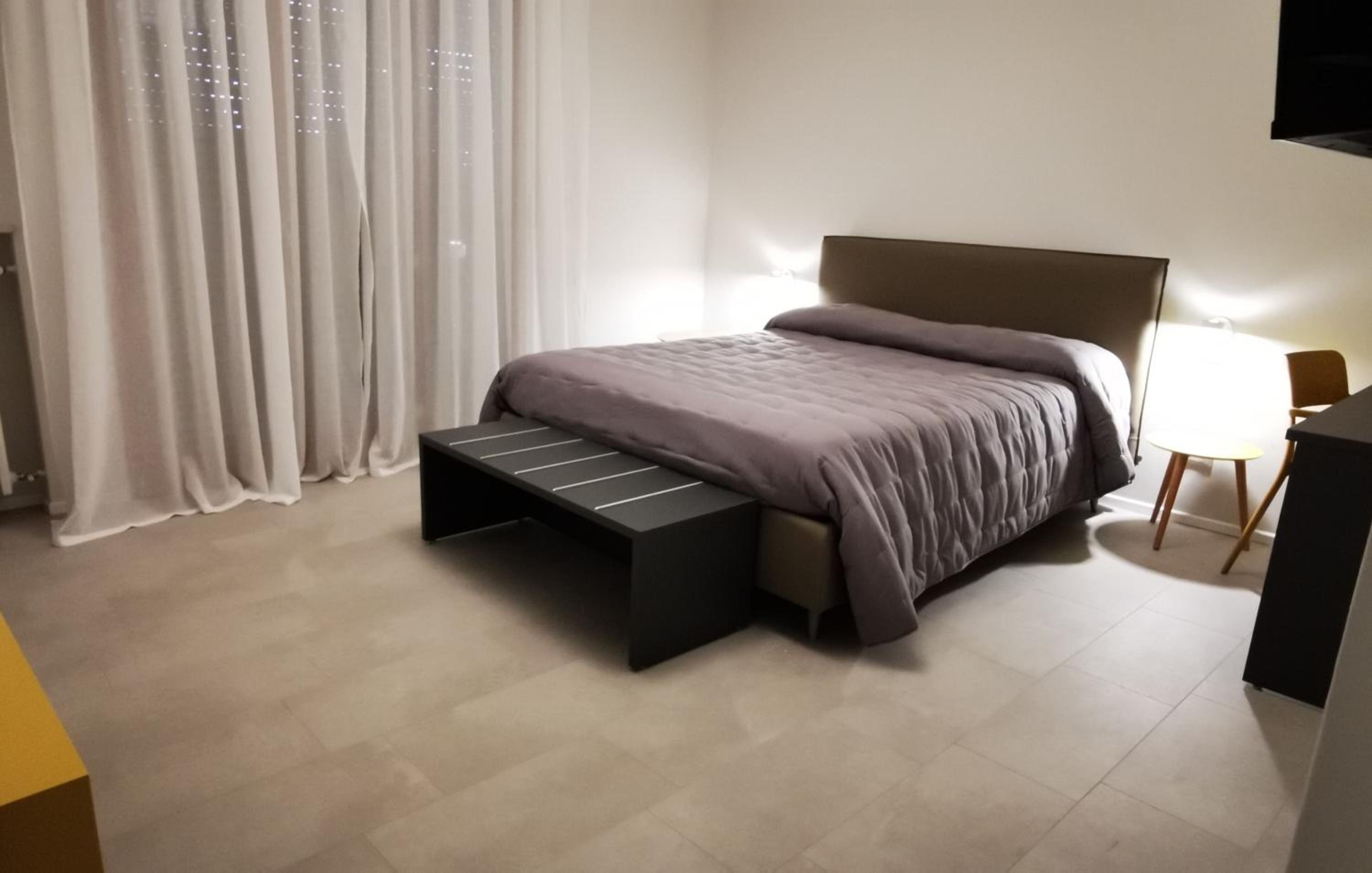 Double Room with Balcony - Photo 6