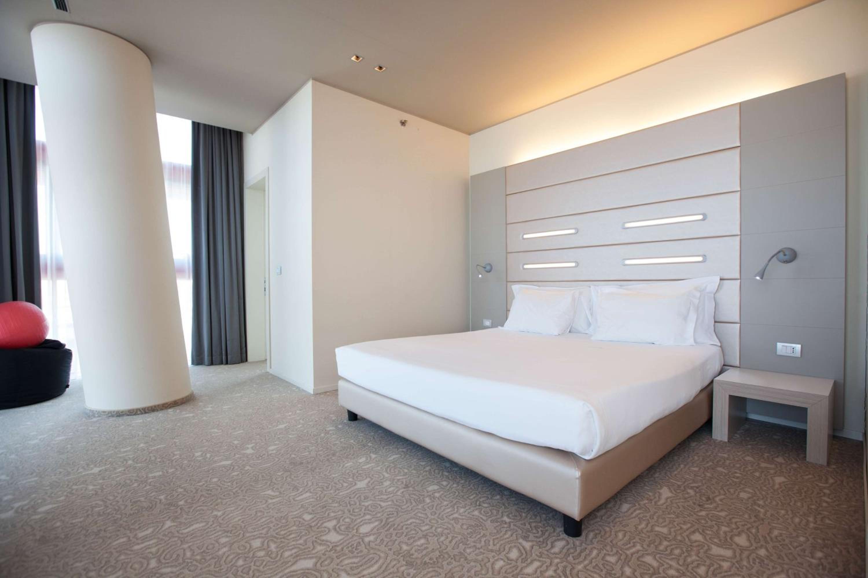 Superior King Room - Photo 2