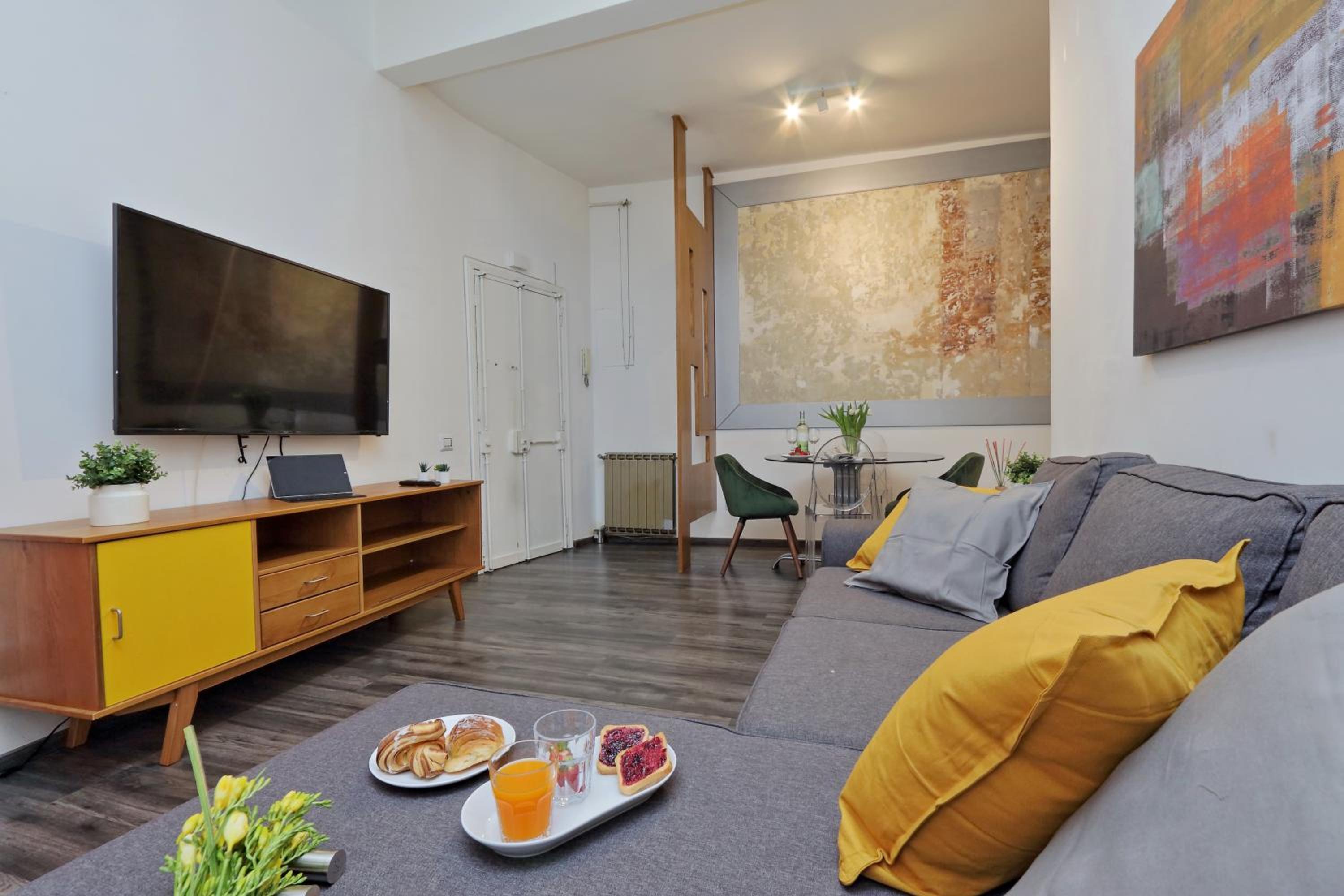 One-Bedroom Apartment