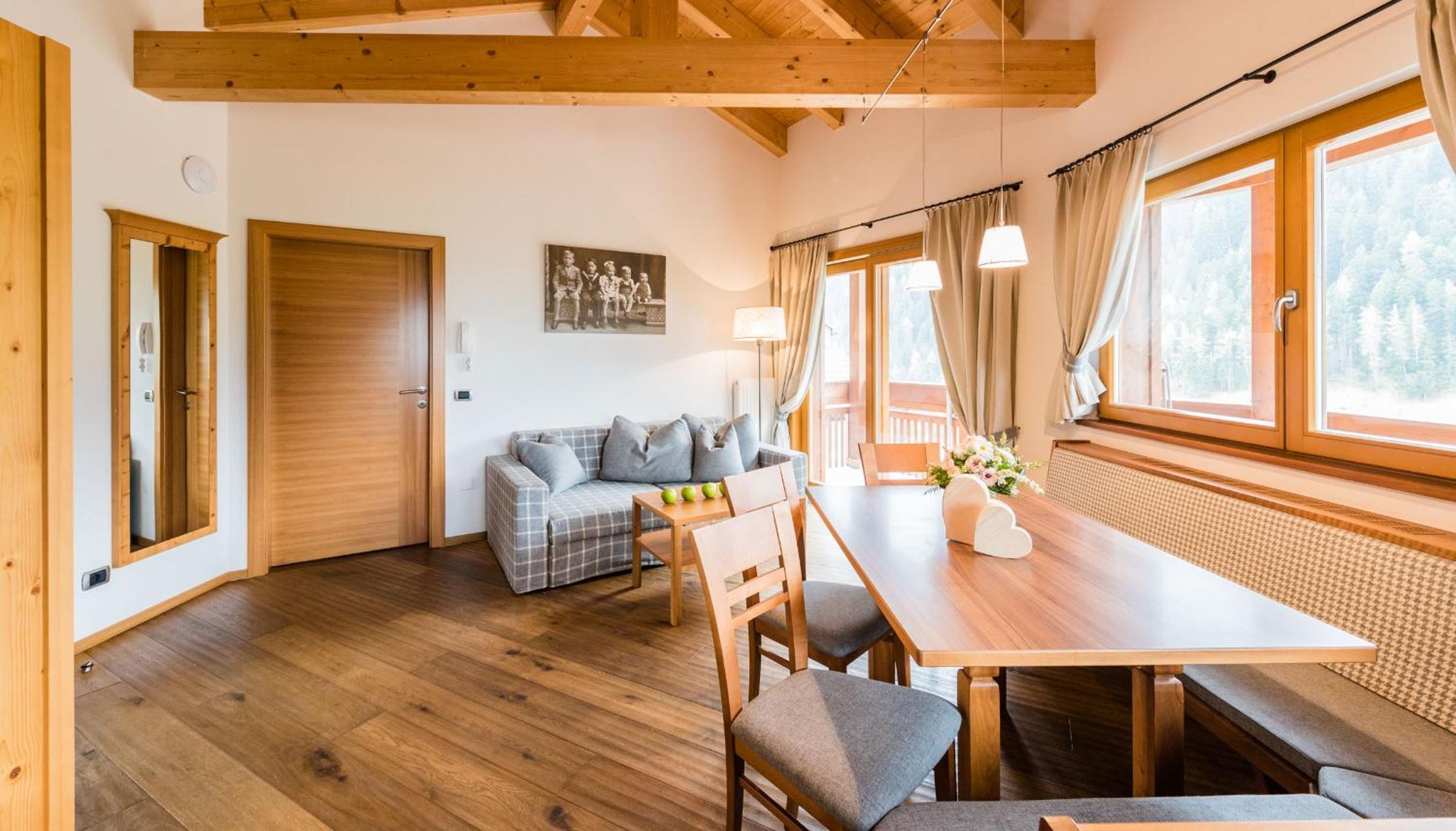 One-Bedroom Apartment (3 Adults) with Balcony