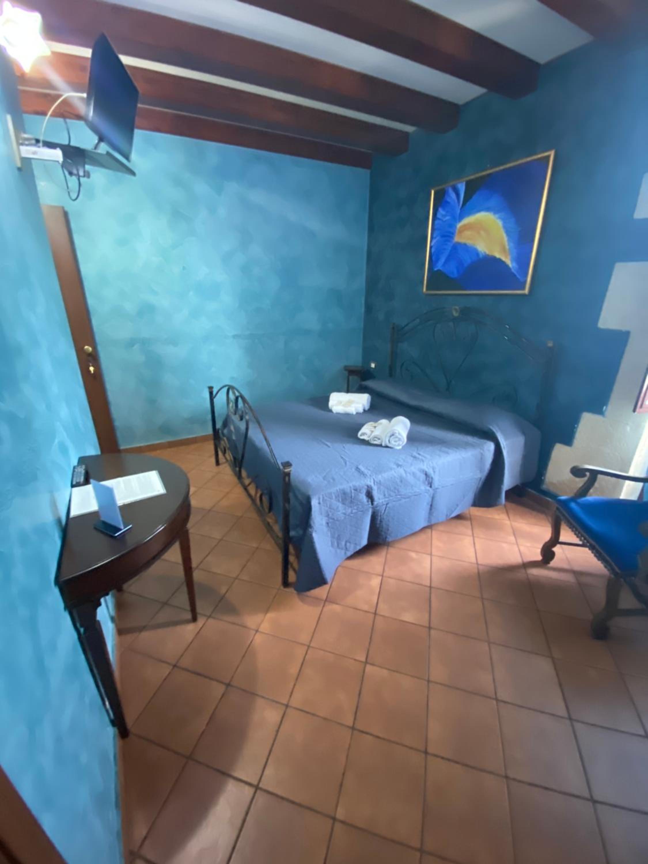 Double Room with Balcony - Photo 2
