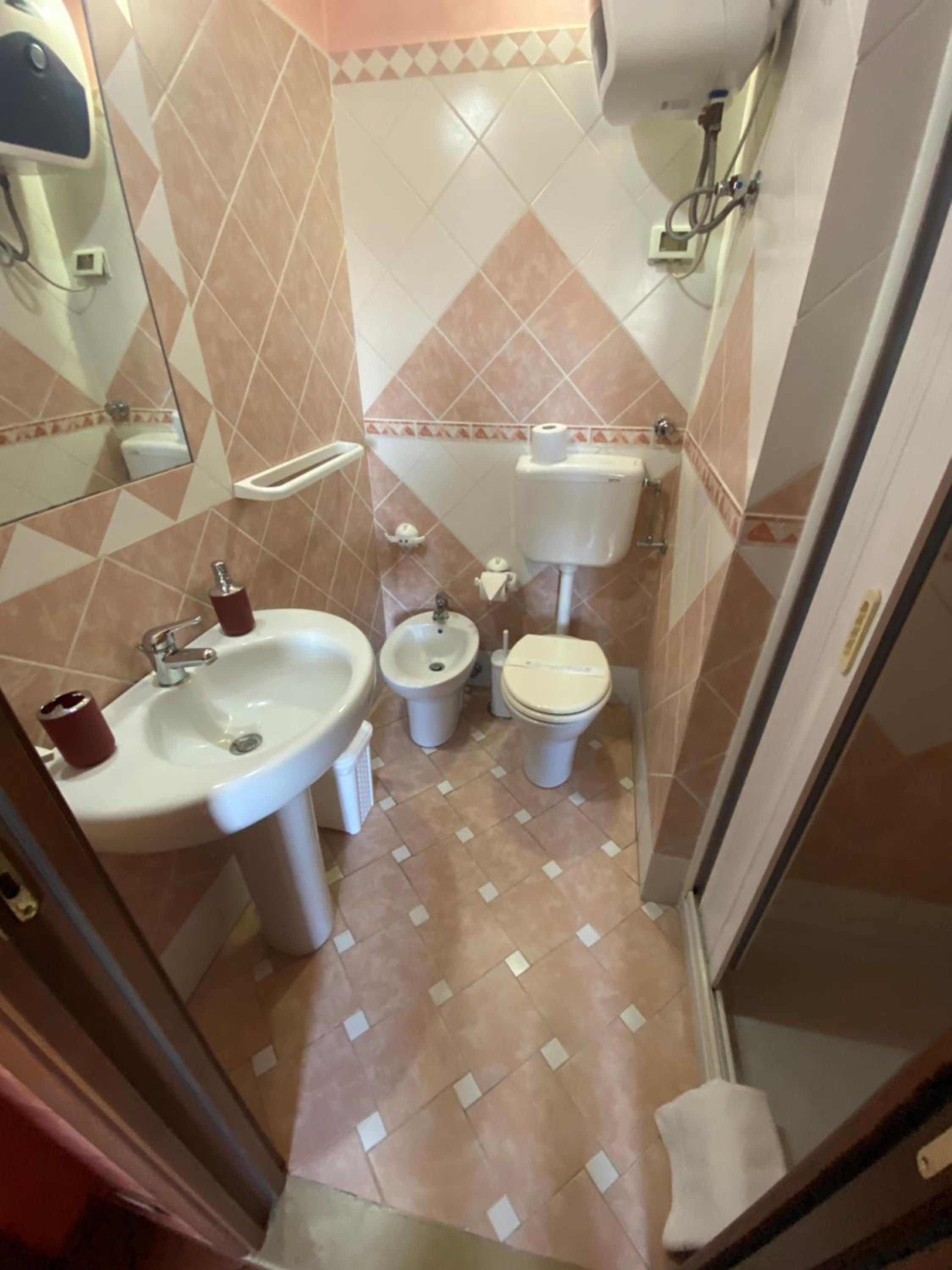 Double Room with Balcony - Photo 26