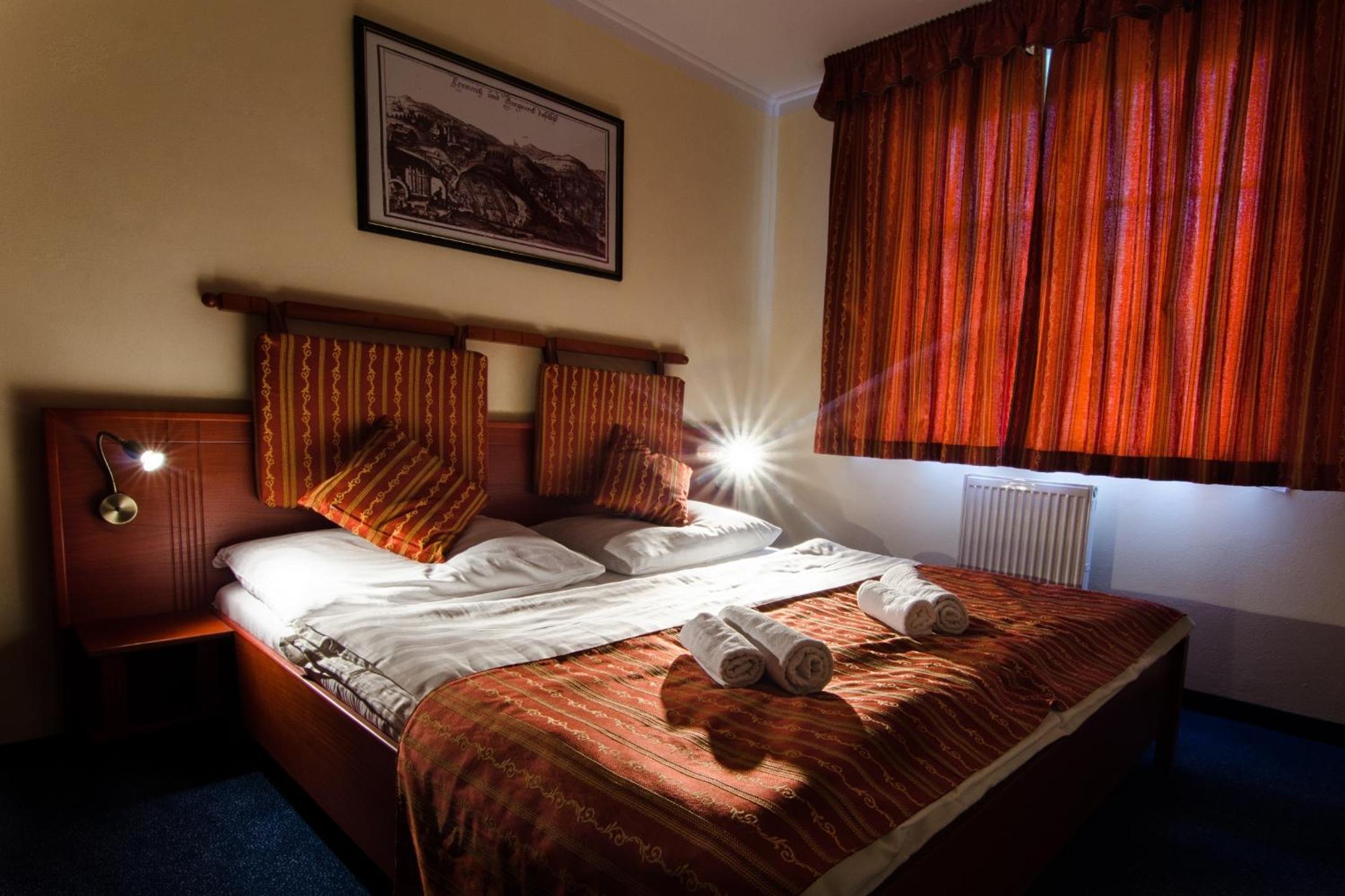 Suite - Photo 1